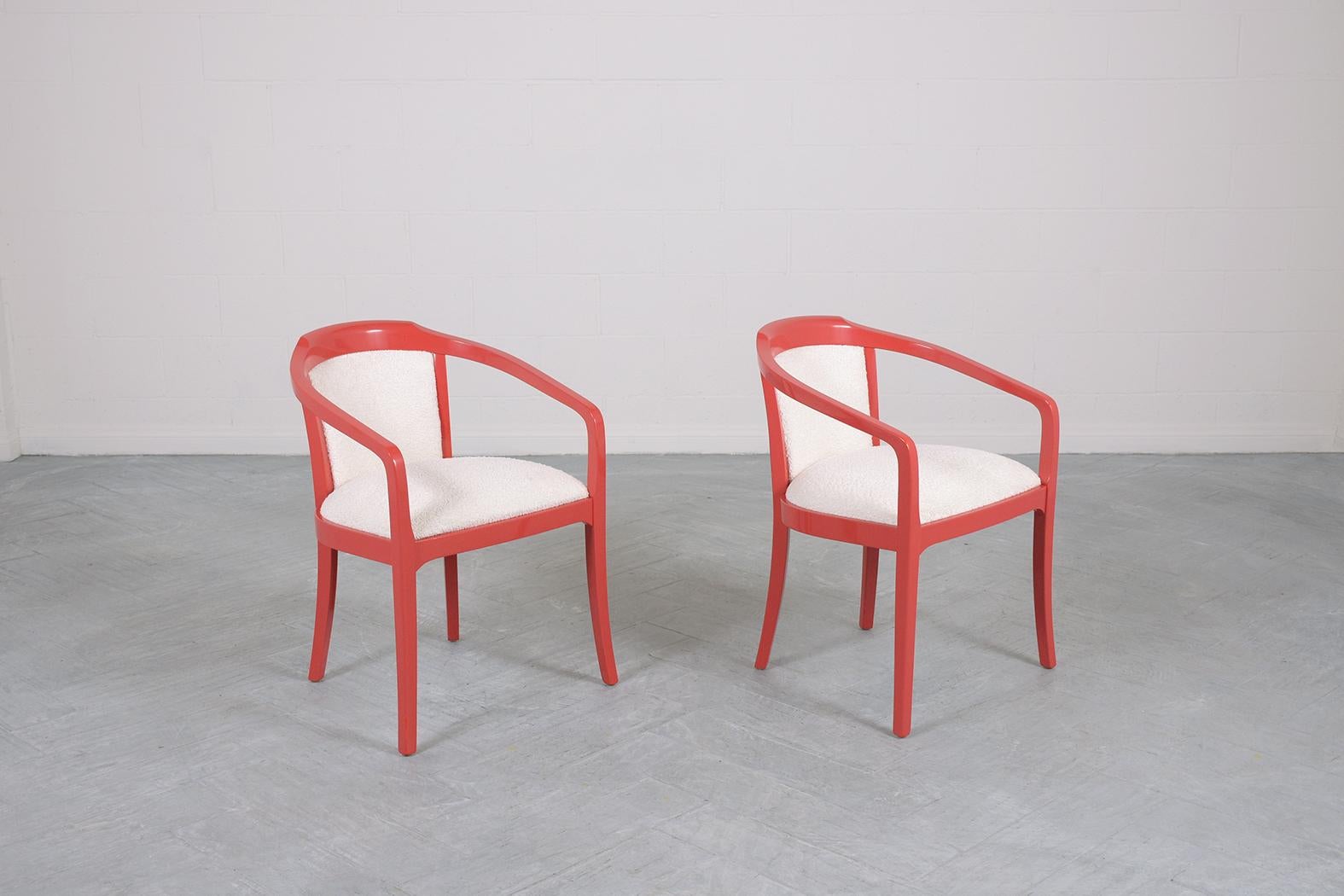 Rote lackierte Sessel mit weißen Boucle-Kissen, Mid-Century Modern, 1970er Jahre (Handgefertigt) im Angebot