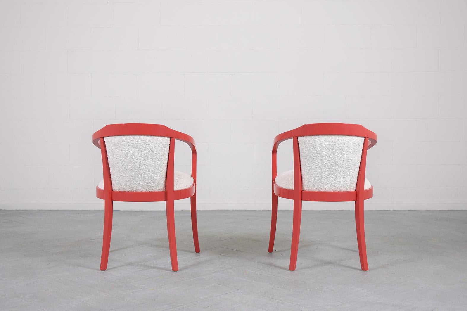 Rote lackierte Sessel mit weißen Boucle-Kissen, Mid-Century Modern, 1970er Jahre (Stoff) im Angebot