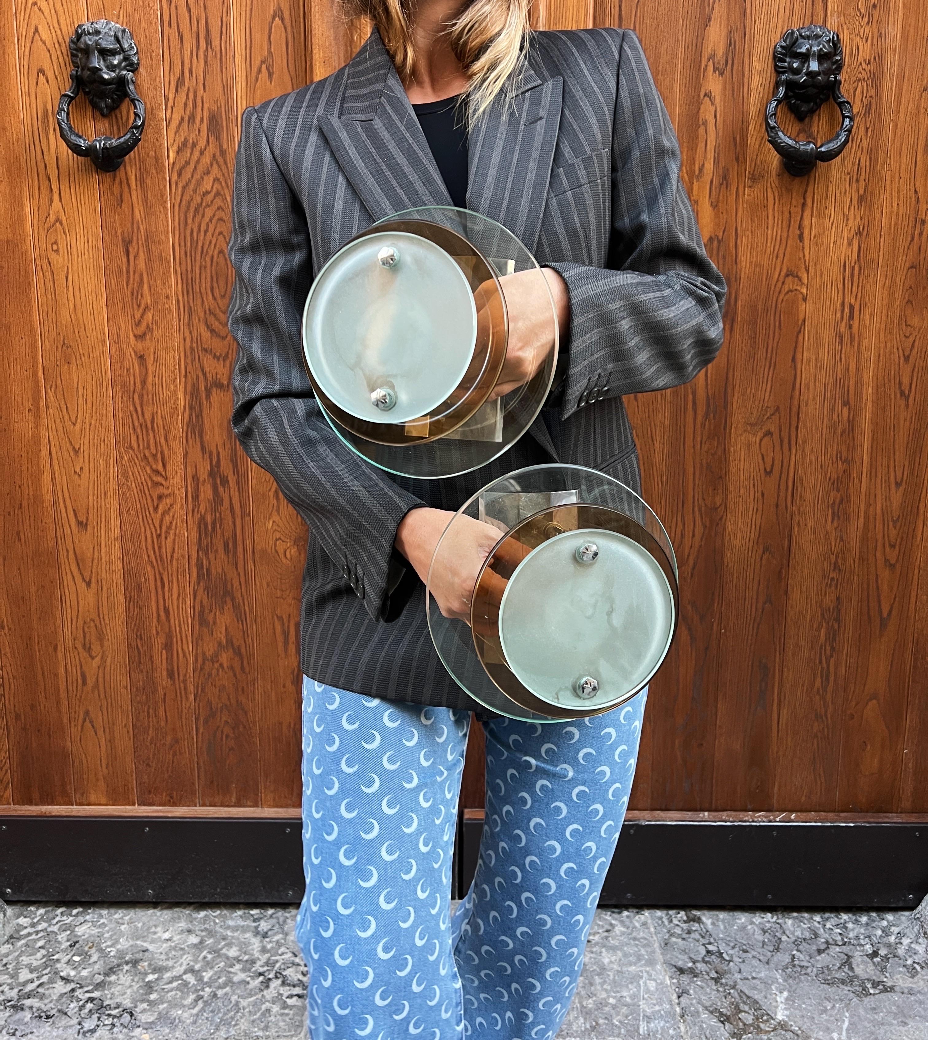 Mid-Century moderno Coppia di lampade da parete Veca di metà secolo in vetro pesante multicolore in vendita