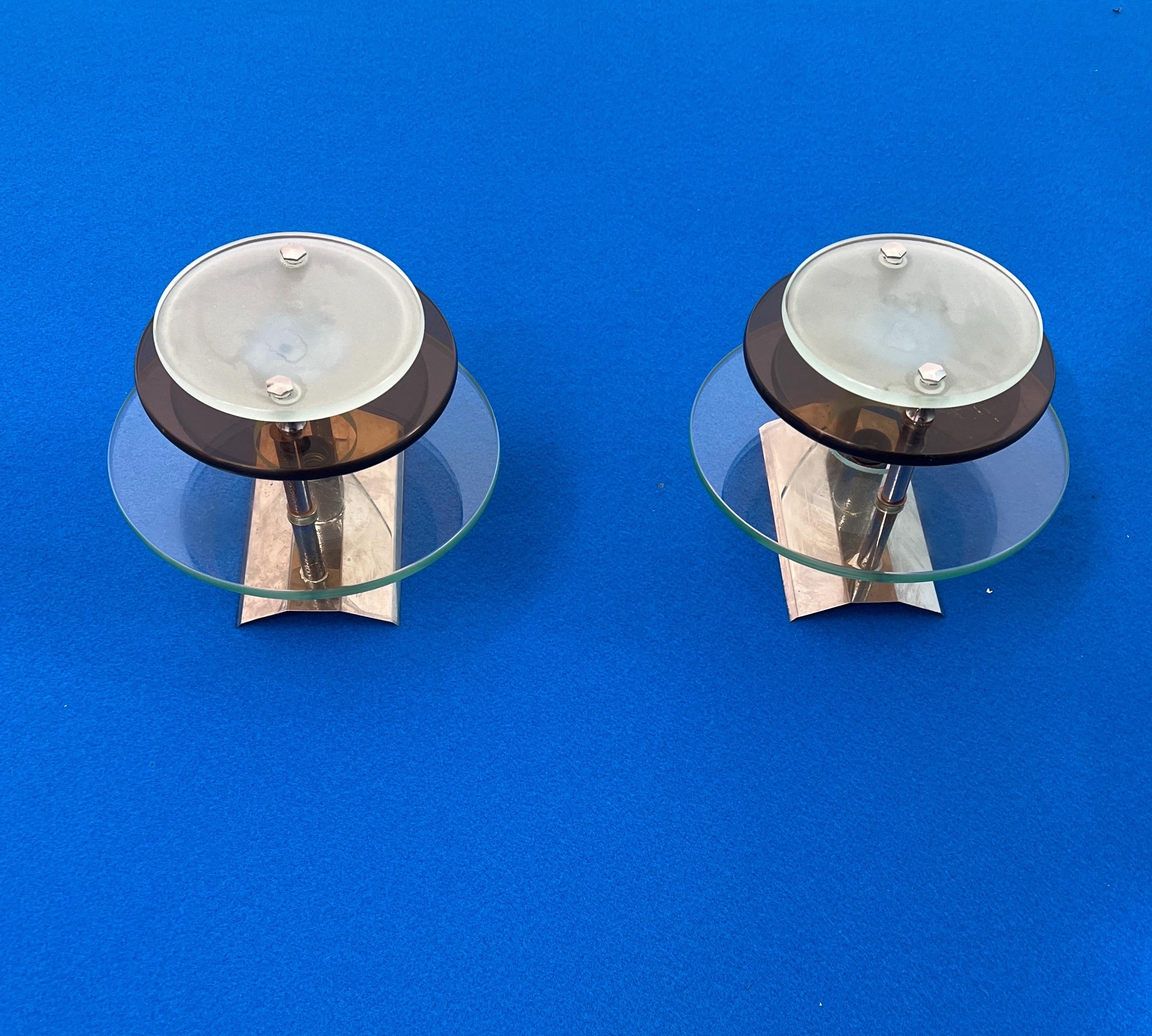 Metallo Coppia di lampade da parete Veca di metà secolo in vetro pesante multicolore in vendita