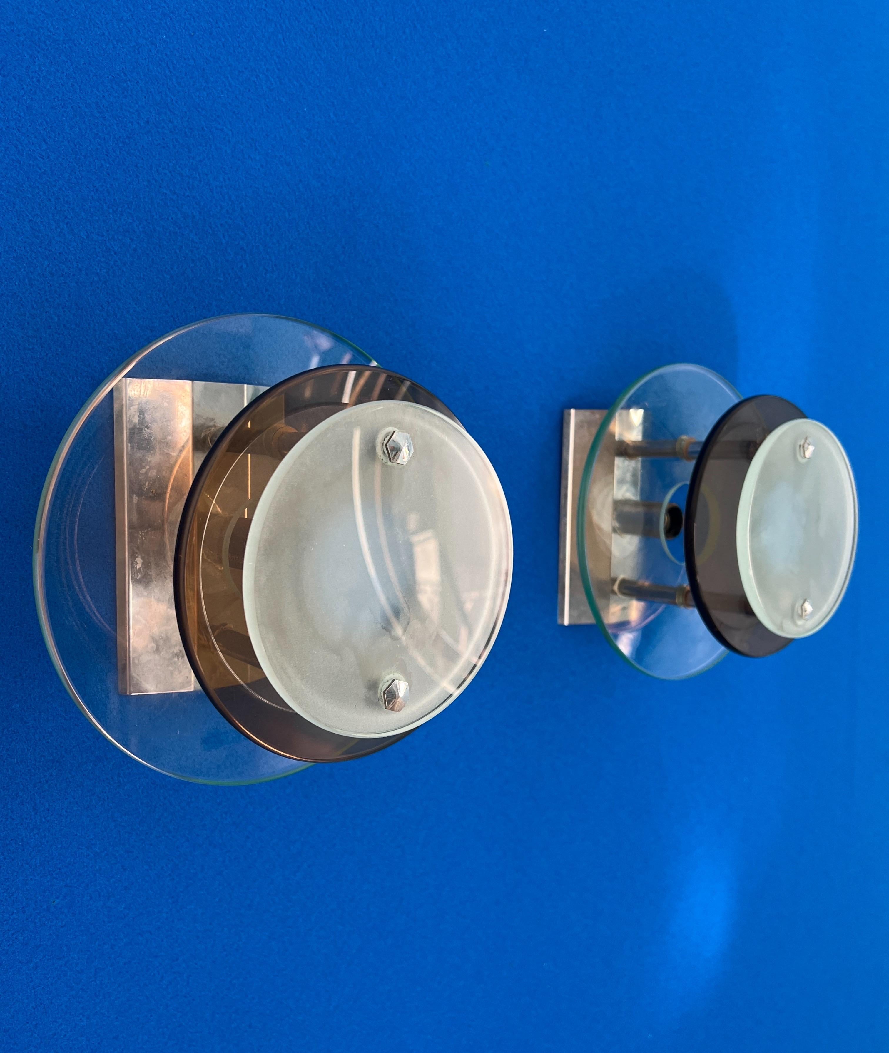 Coppia di lampade da parete Veca di metà secolo in vetro pesante multicolore in vendita 1