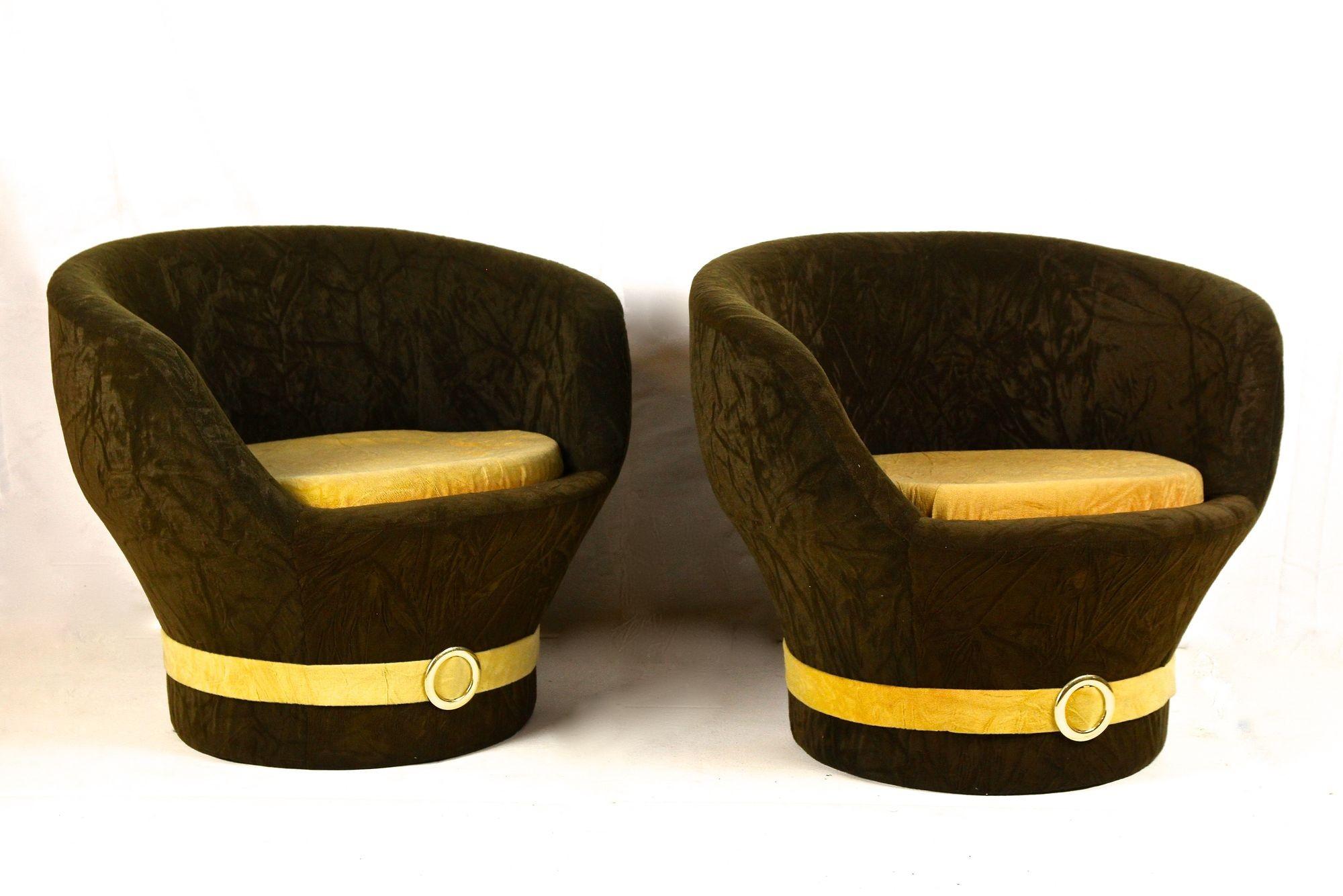 Pair Of Mid Century Velvet Lounge Chairs/ Club Chairs, Italy circa 1960/70 For Sale 3