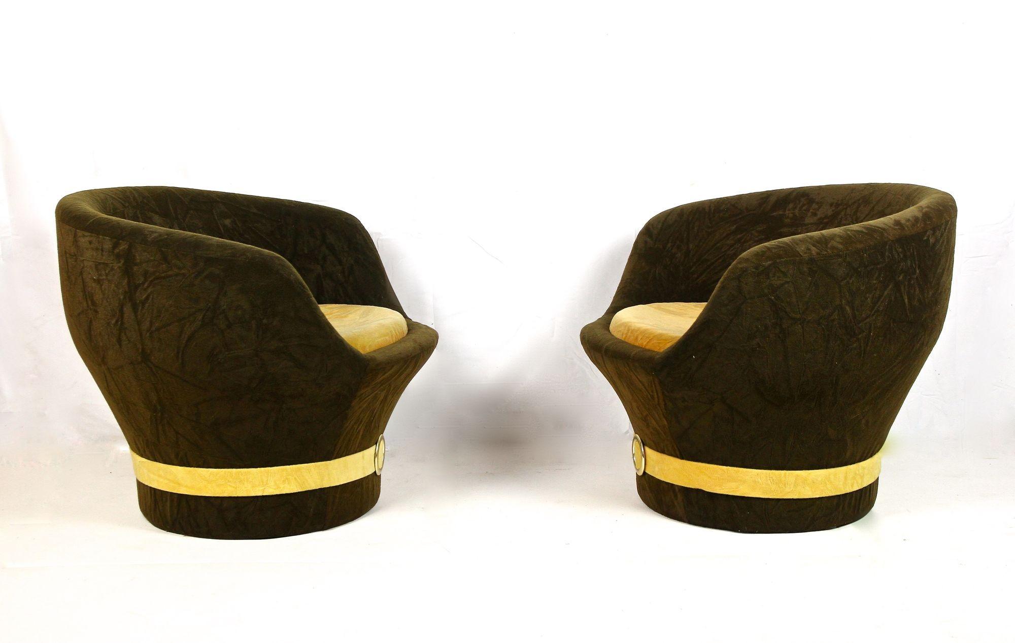Italian Pair Of Mid Century Velvet Lounge Chairs/ Club Chairs, Italy circa 1960/70 For Sale