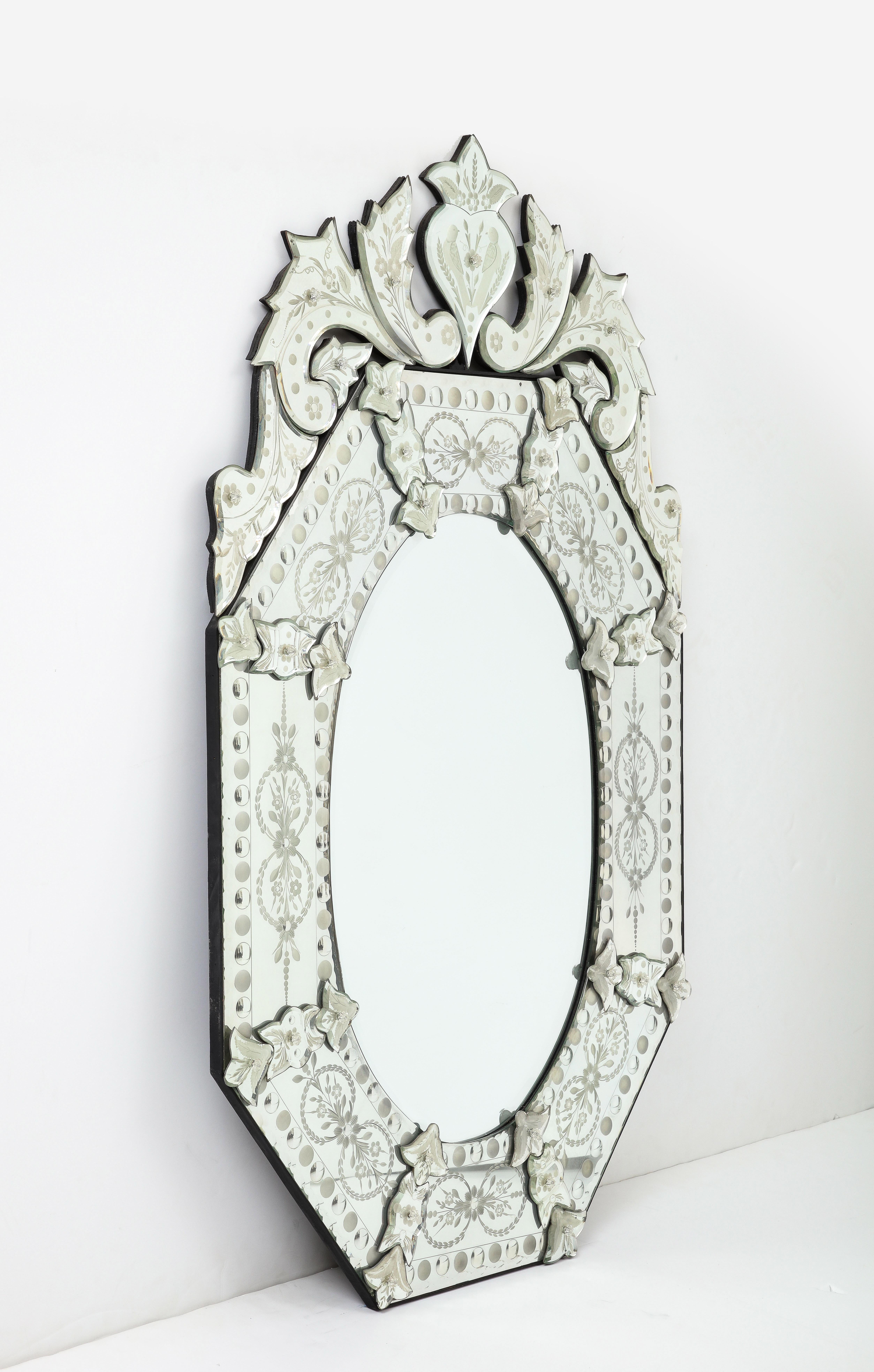 Mid-Century Modern Paire de miroirs vénitiens du milieu du siècle dernier en vente
