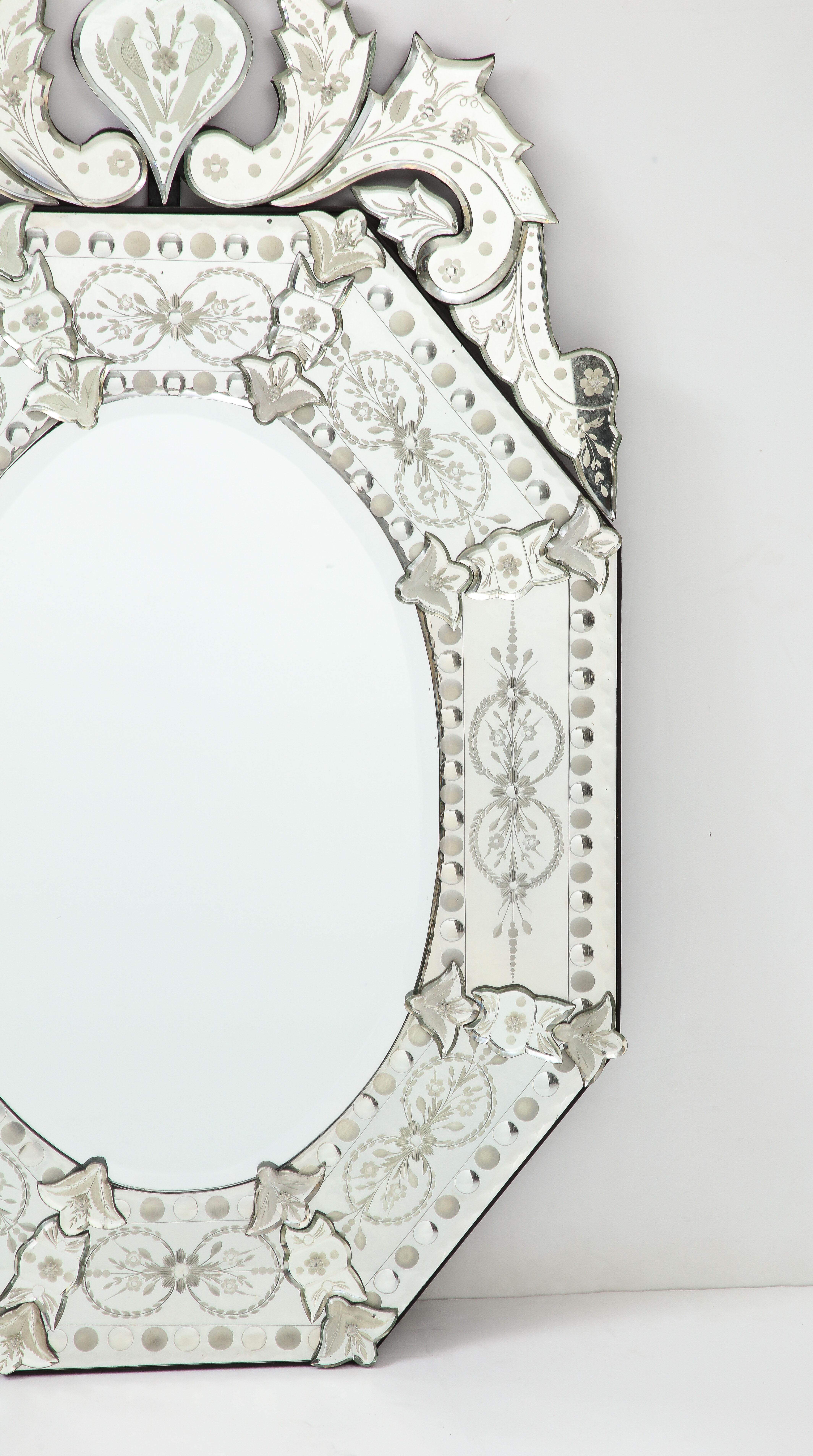 Buriné Paire de miroirs vénitiens du milieu du siècle dernier en vente