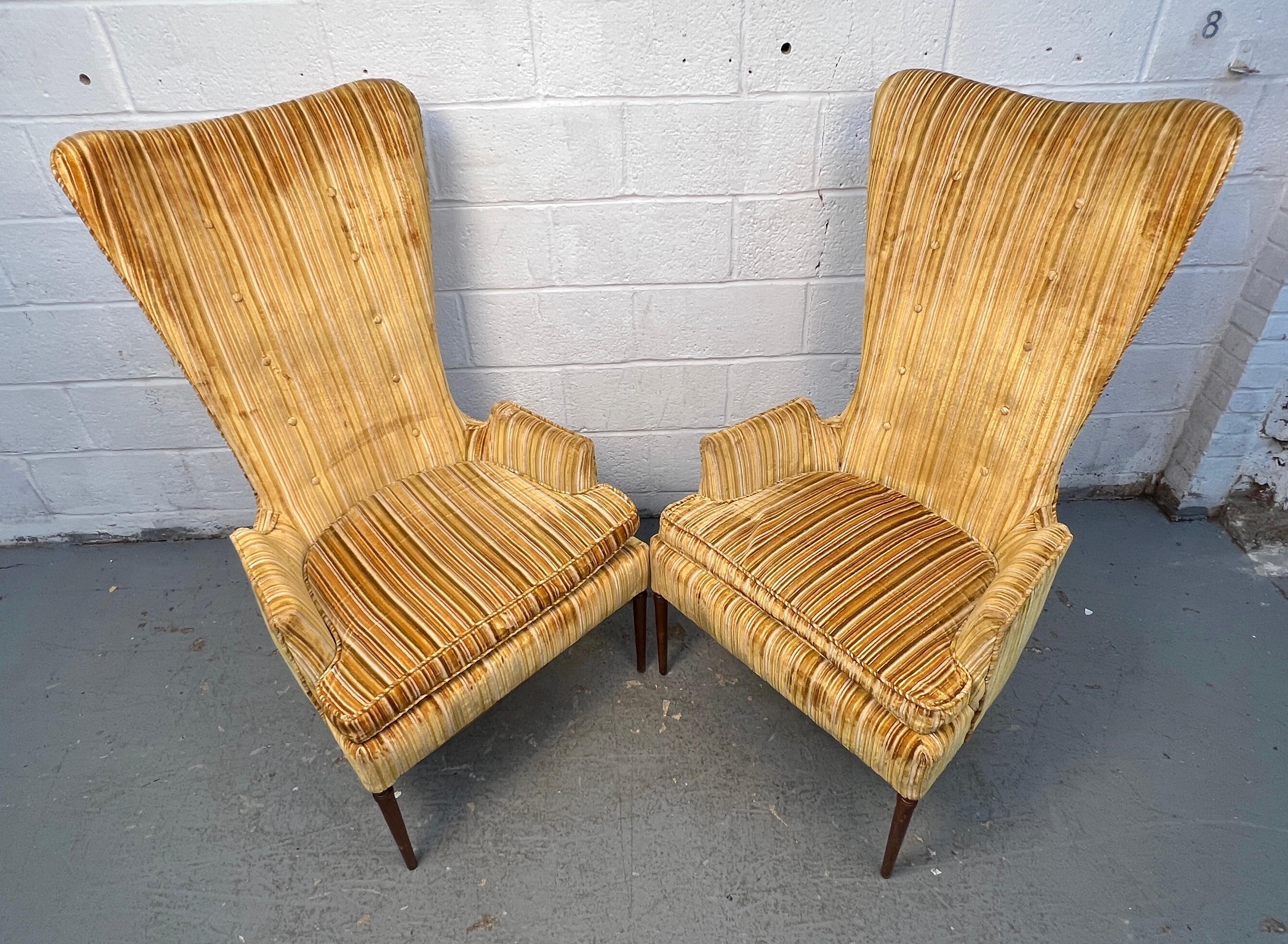 Paar viktorianische Stühle mit hoher Rückenlehne aus der Mitte des Jahrhunderts (Moderne der Mitte des Jahrhunderts) im Angebot