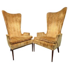 Paire de chaises victoriennes à haut dossier du milieu du siècle dernier