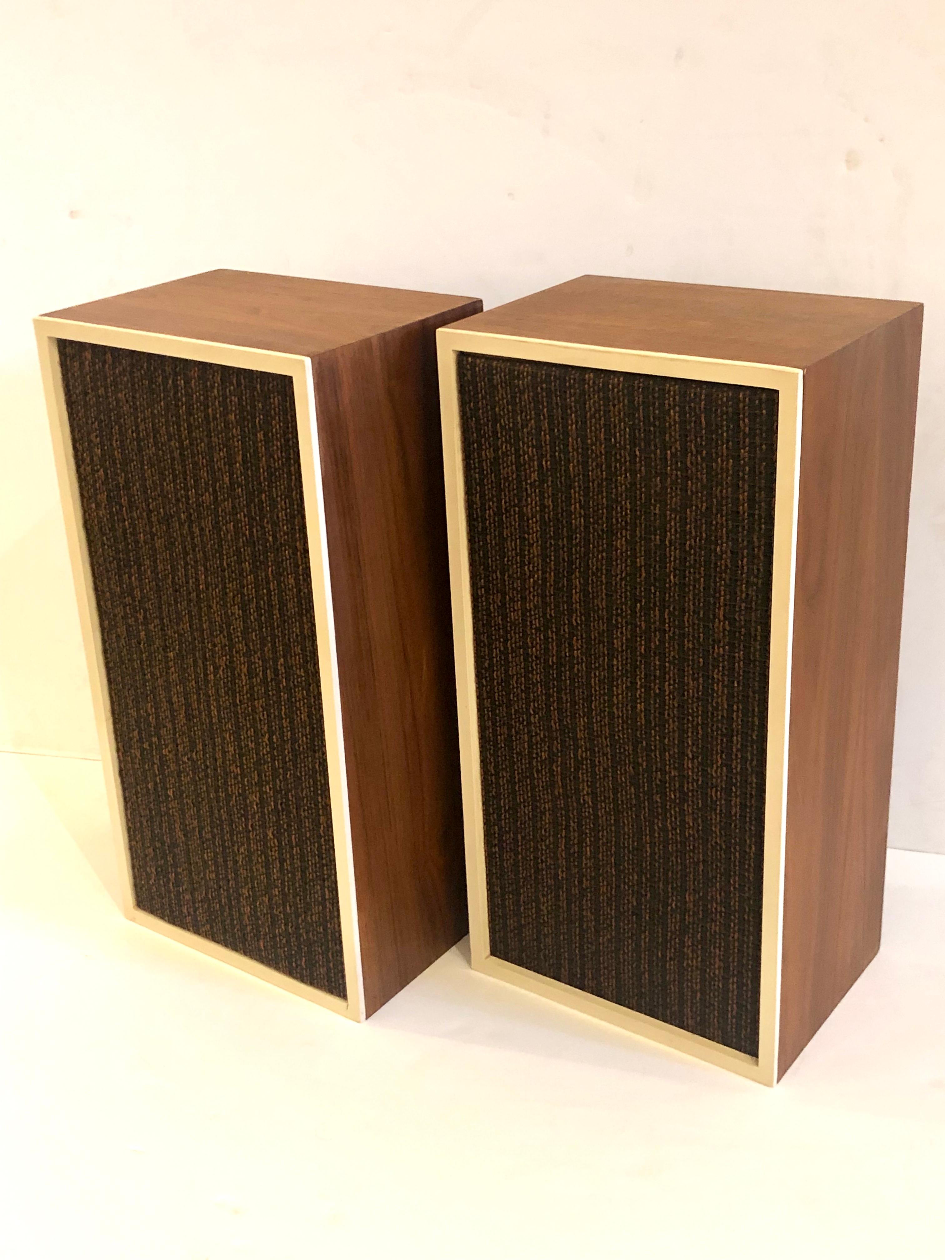 Mid-Century Modern Pair of Midcentury Vintage Loud Speakers in Walnut by KHL Model 10