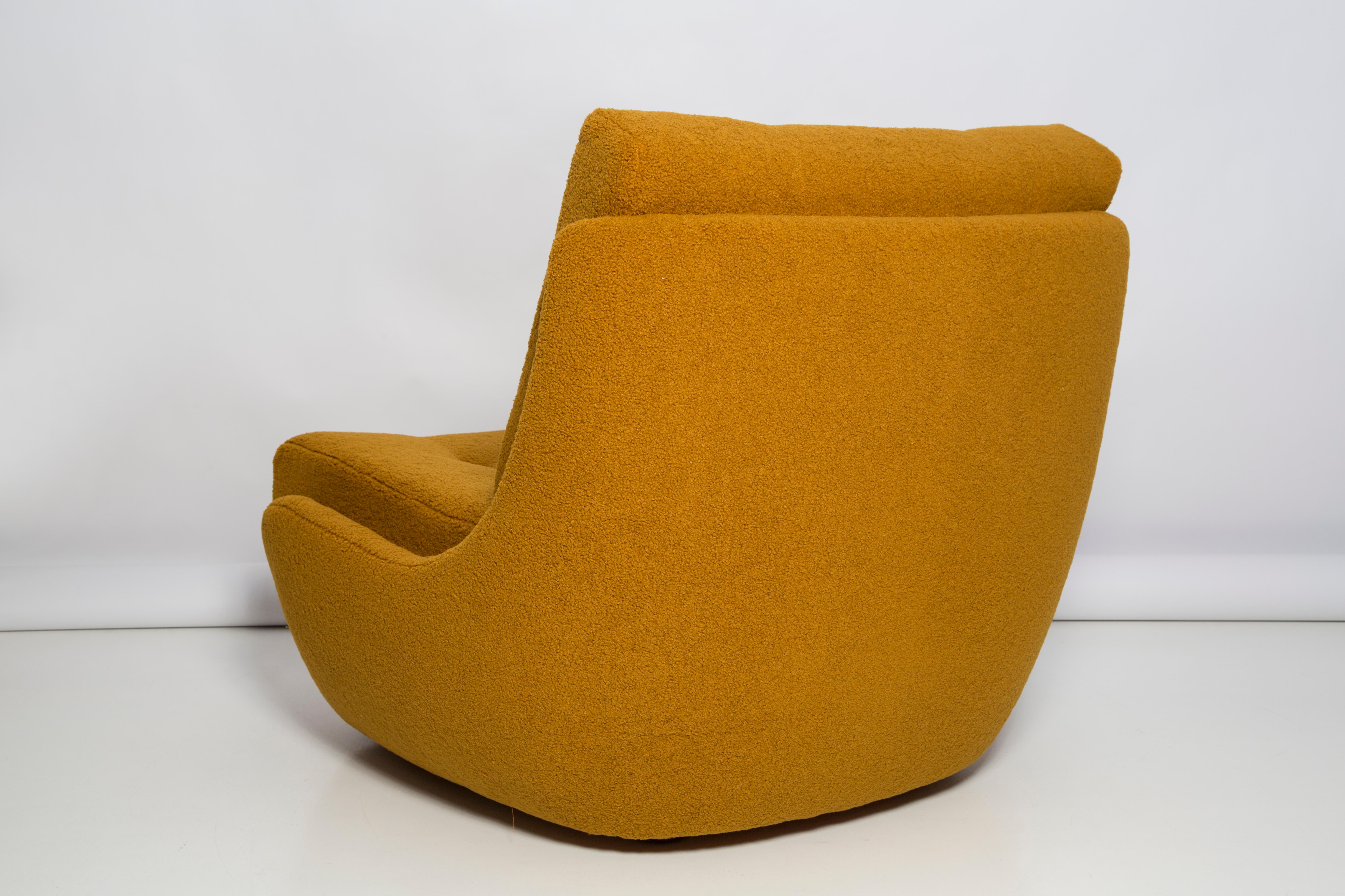 Pair of Mid Century Vintage Ochre Yellow Boucle Atlantis Big Armchairs, 1960s In Excellent Condition For Sale In 05-080 Hornowek, PL