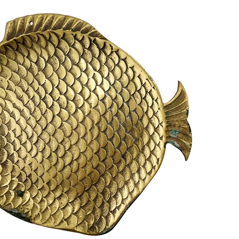 Mid-Century moderno Coppia di piatti da bricolage in ottone massiccio della metà del secolo scorso in vendita