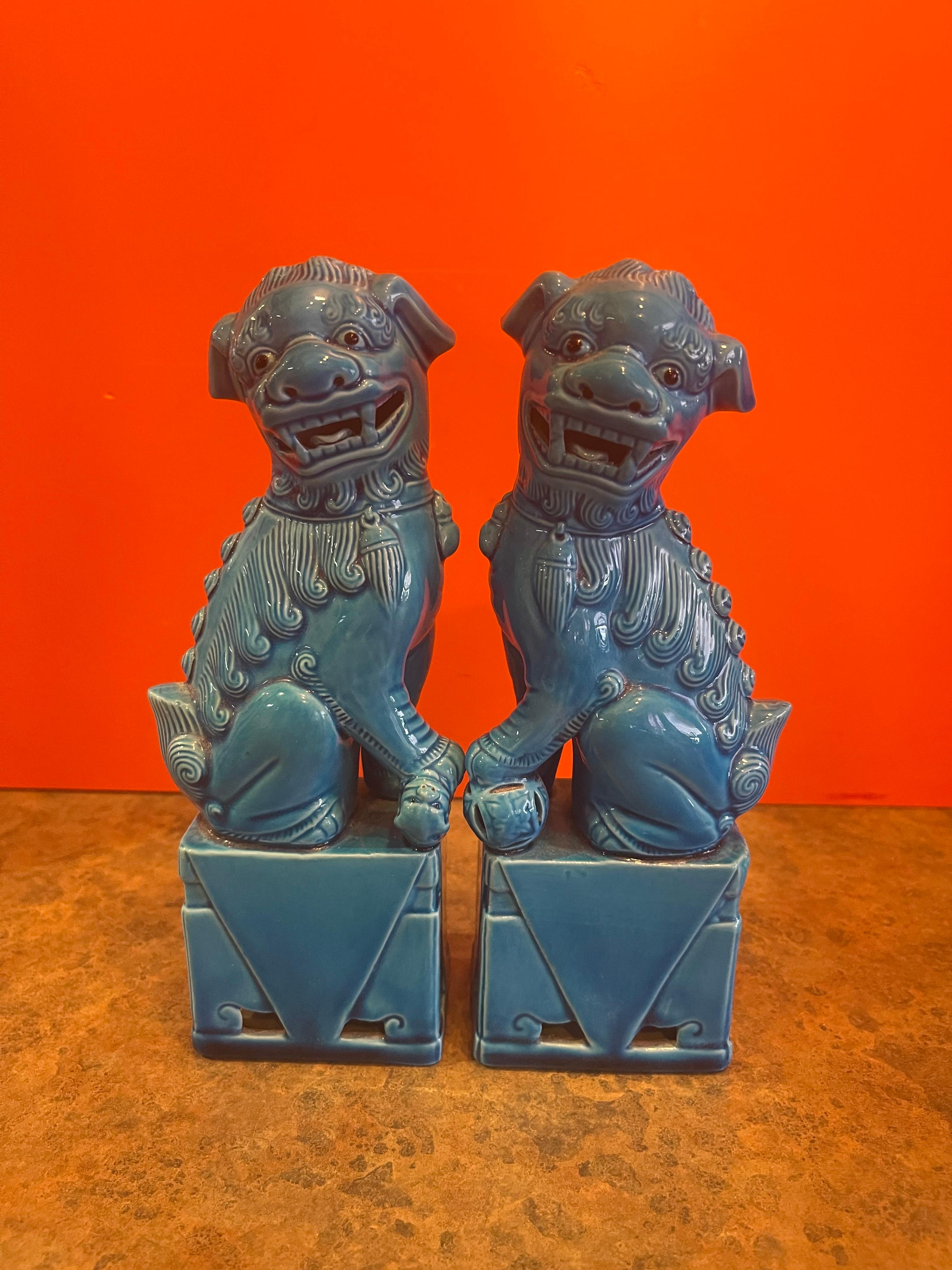 Hollywood Regency Pair of Mid-Century Vintage Turquoise Blue Foo Dog Sculptures For Sale