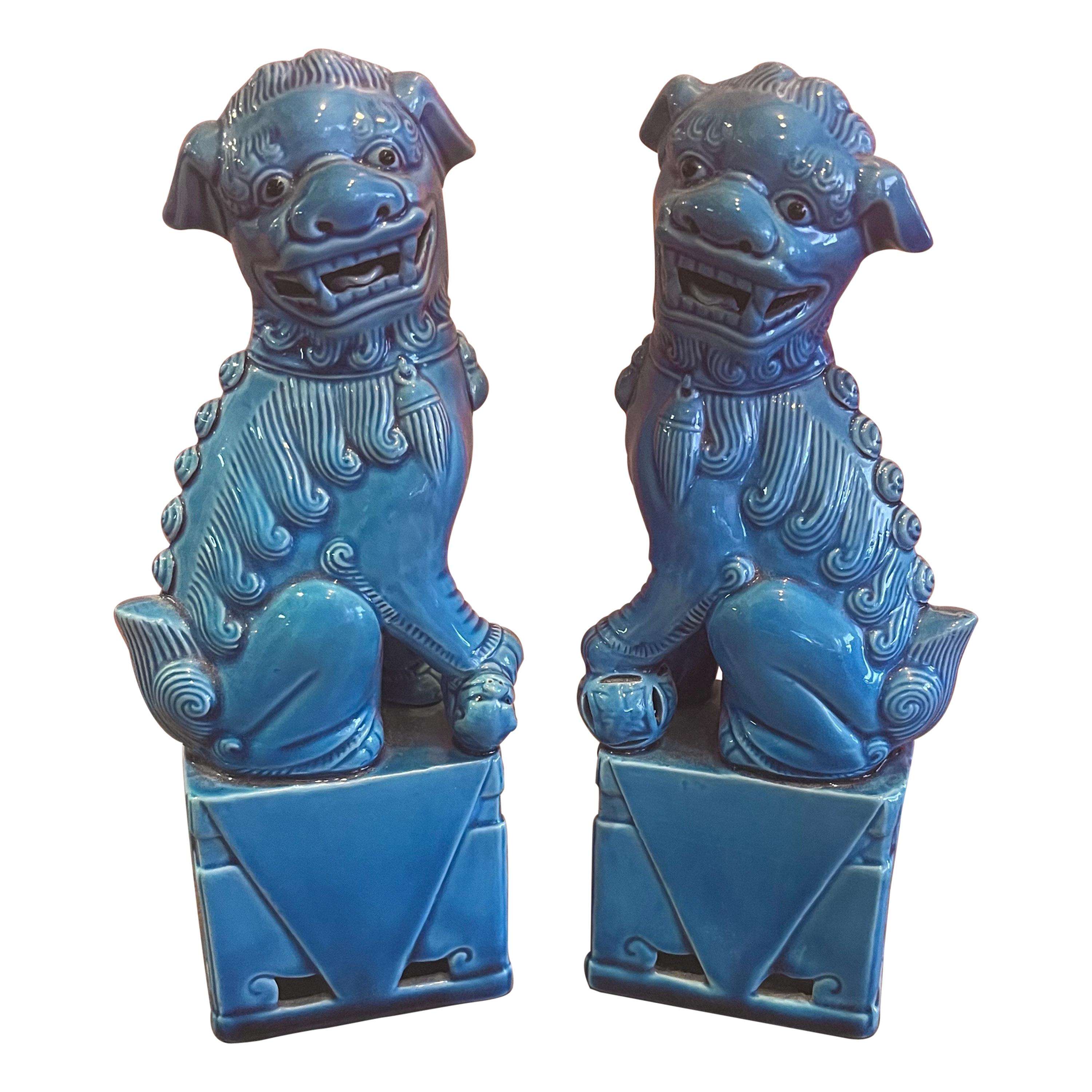 Paar türkisblaue Foo-Hunde-Skulpturen aus der Mitte des Jahrhunderts