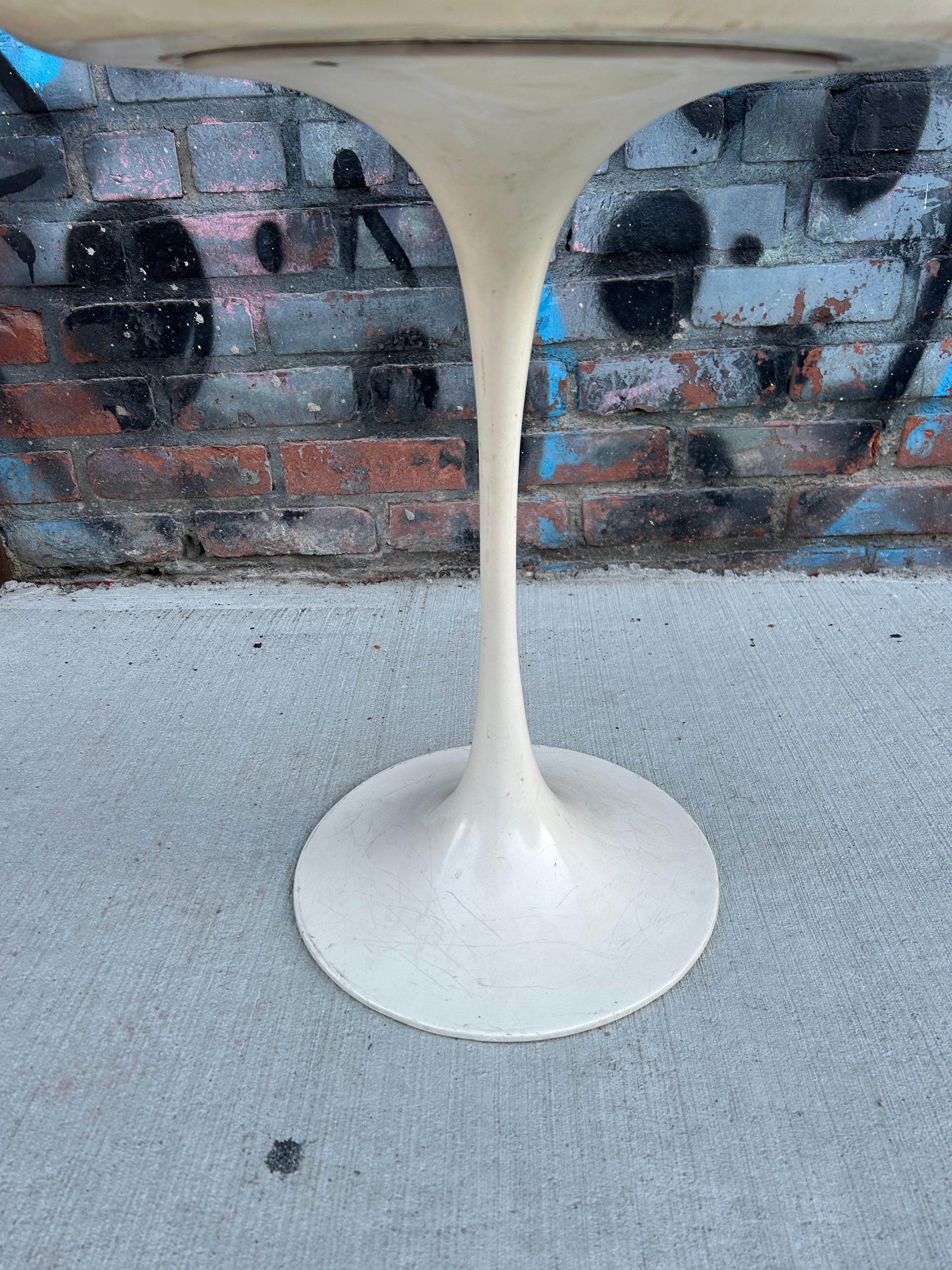 Mid-20th Century Pair of mid Century vintage white Laminate Tulip side end tables For Sale