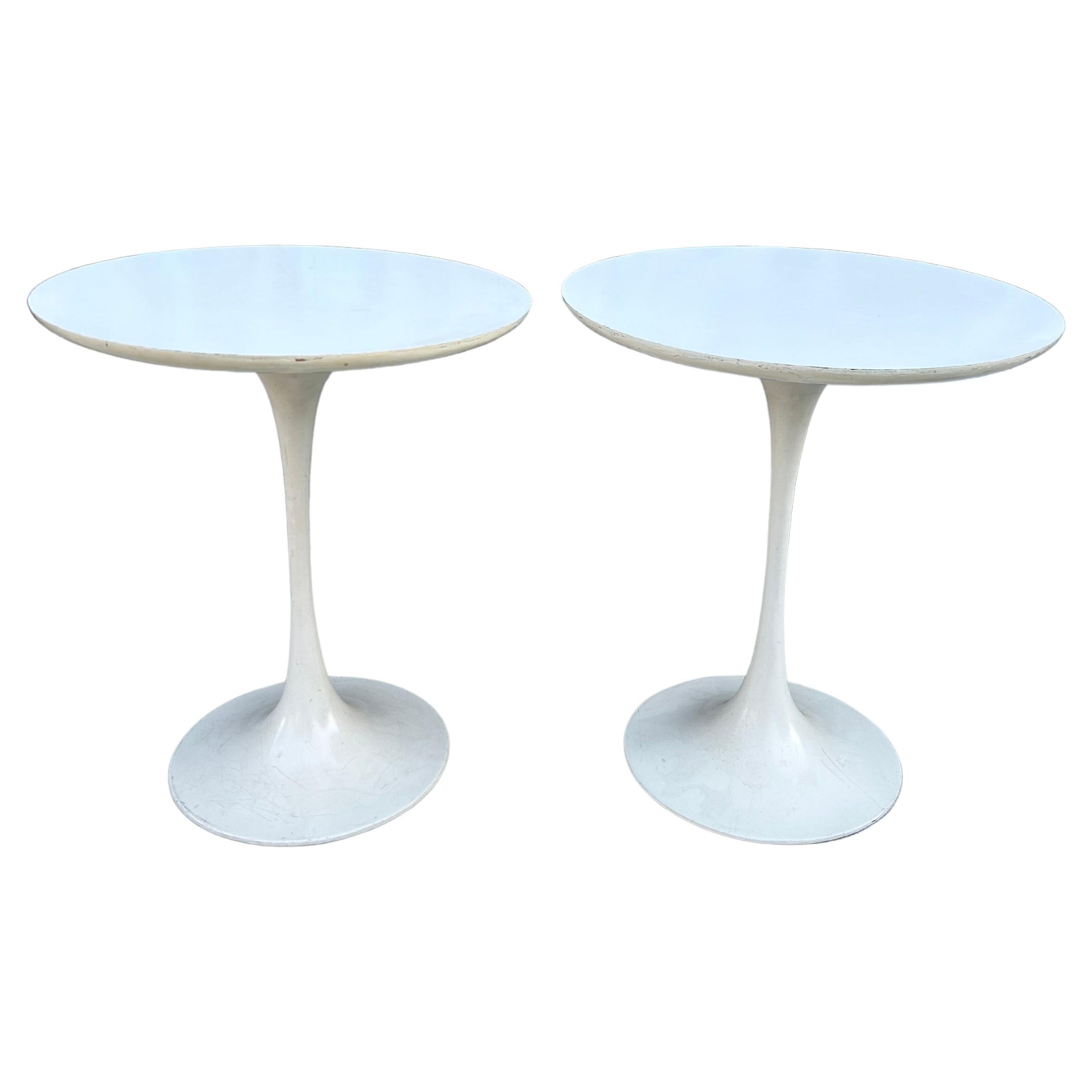 Pair of mid Century vintage white Laminate Tulip side end tables 