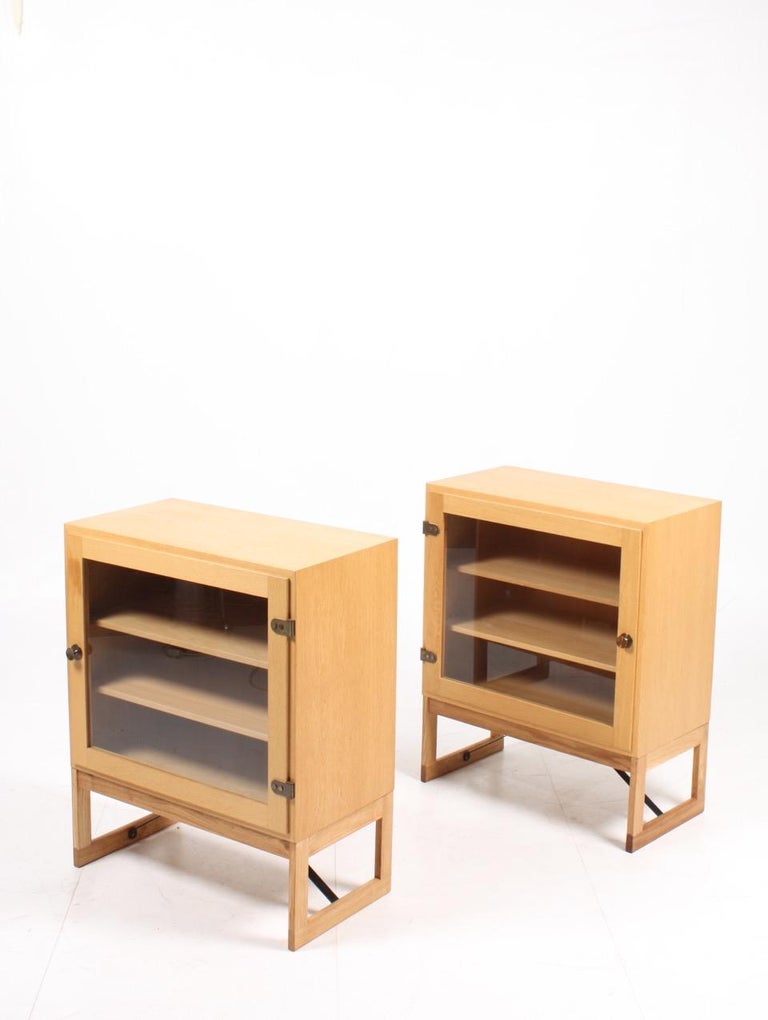 Mid-20th Century Pair of Mid-Century Vitrines in Oak by Børge Mogensen, Made in Sweden For Sale