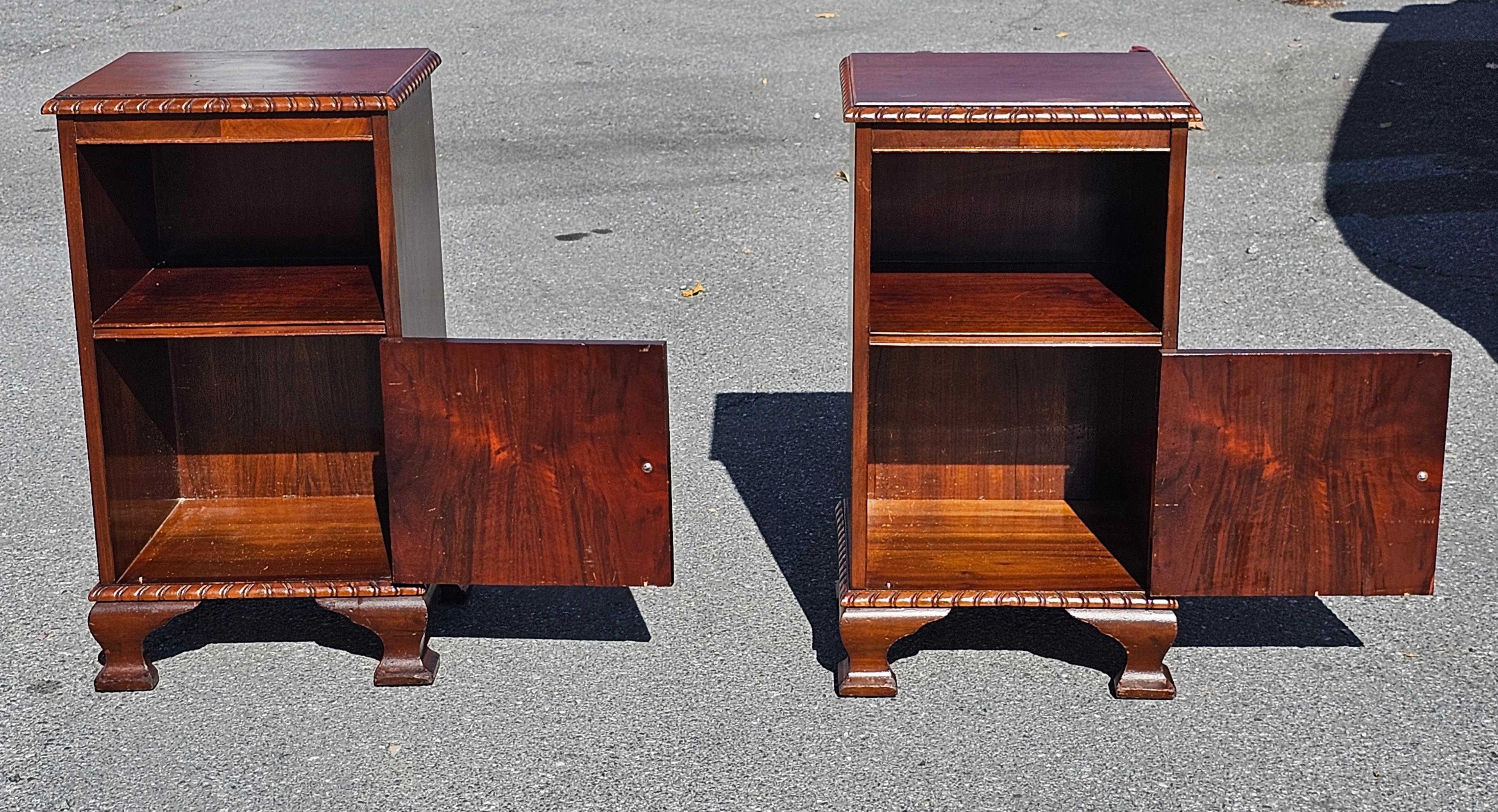 Mid-Century Modern Pair of Mid Century Walnut Burl Bedside Tables / Cabinets  For Sale