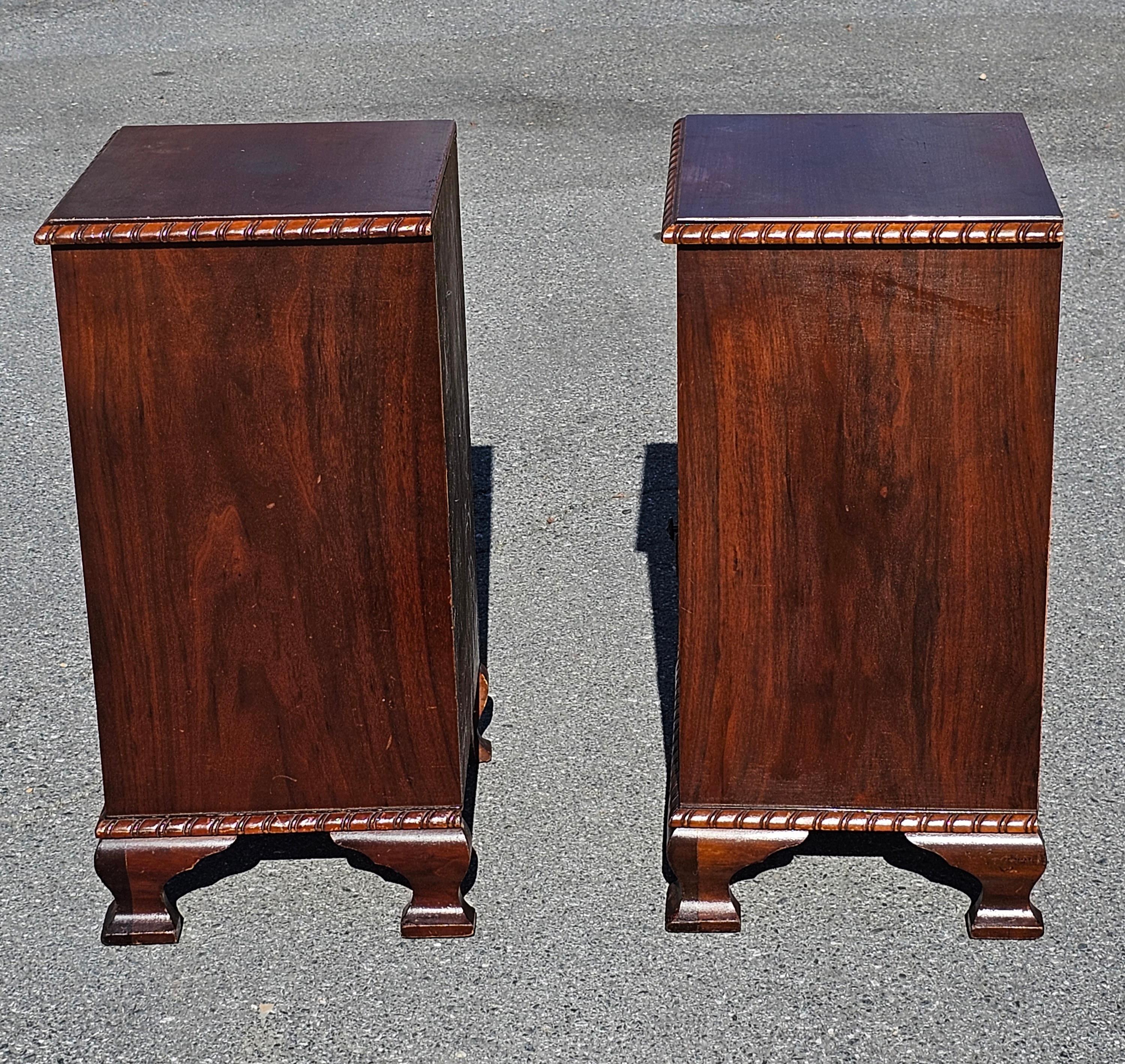 American Pair of Mid Century Walnut Burl Bedside Tables / Cabinets  For Sale