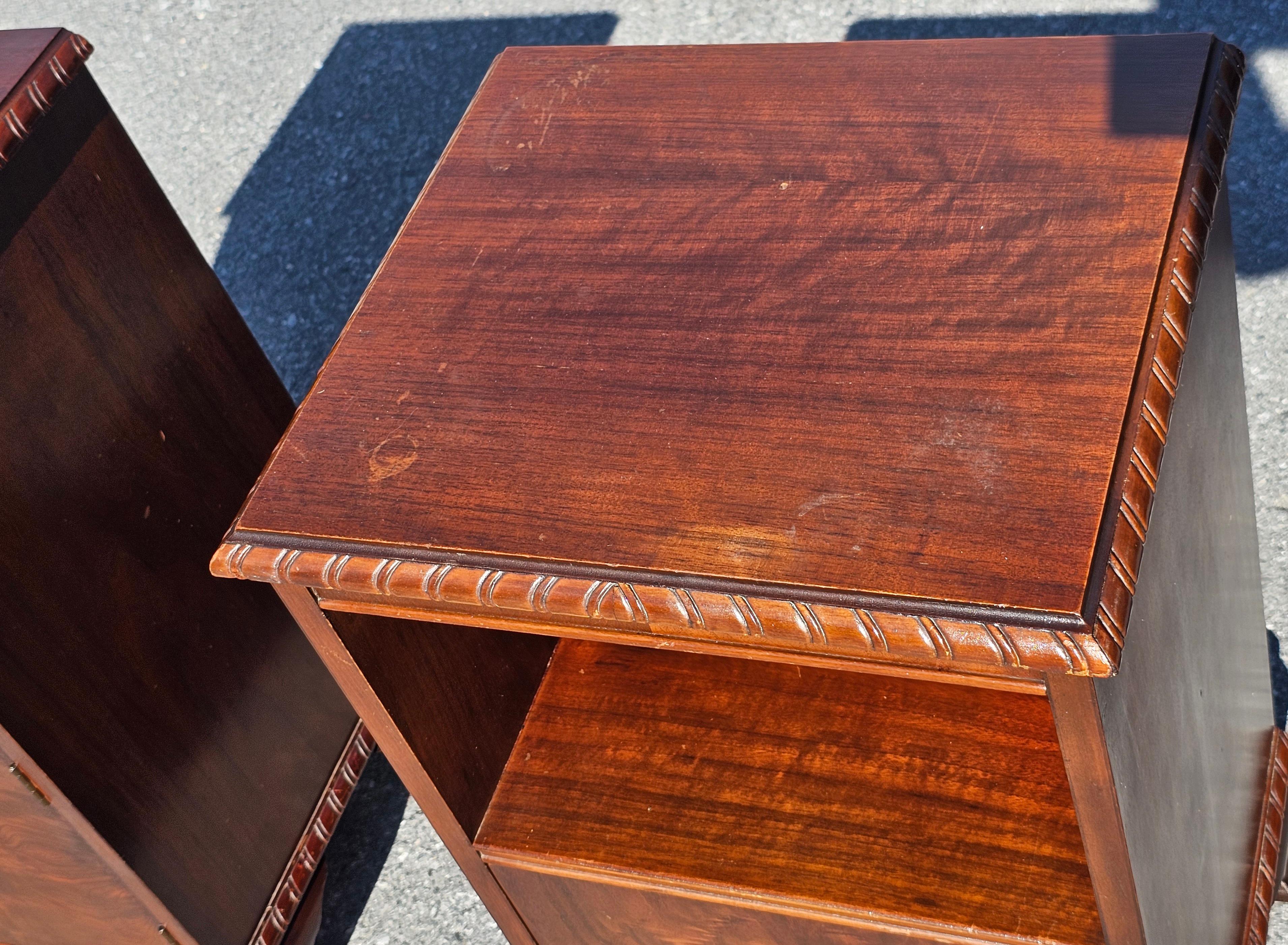 Pair of Mid Century Walnut Burl Bedside Tables / Cabinets  In Good Condition For Sale In Germantown, MD