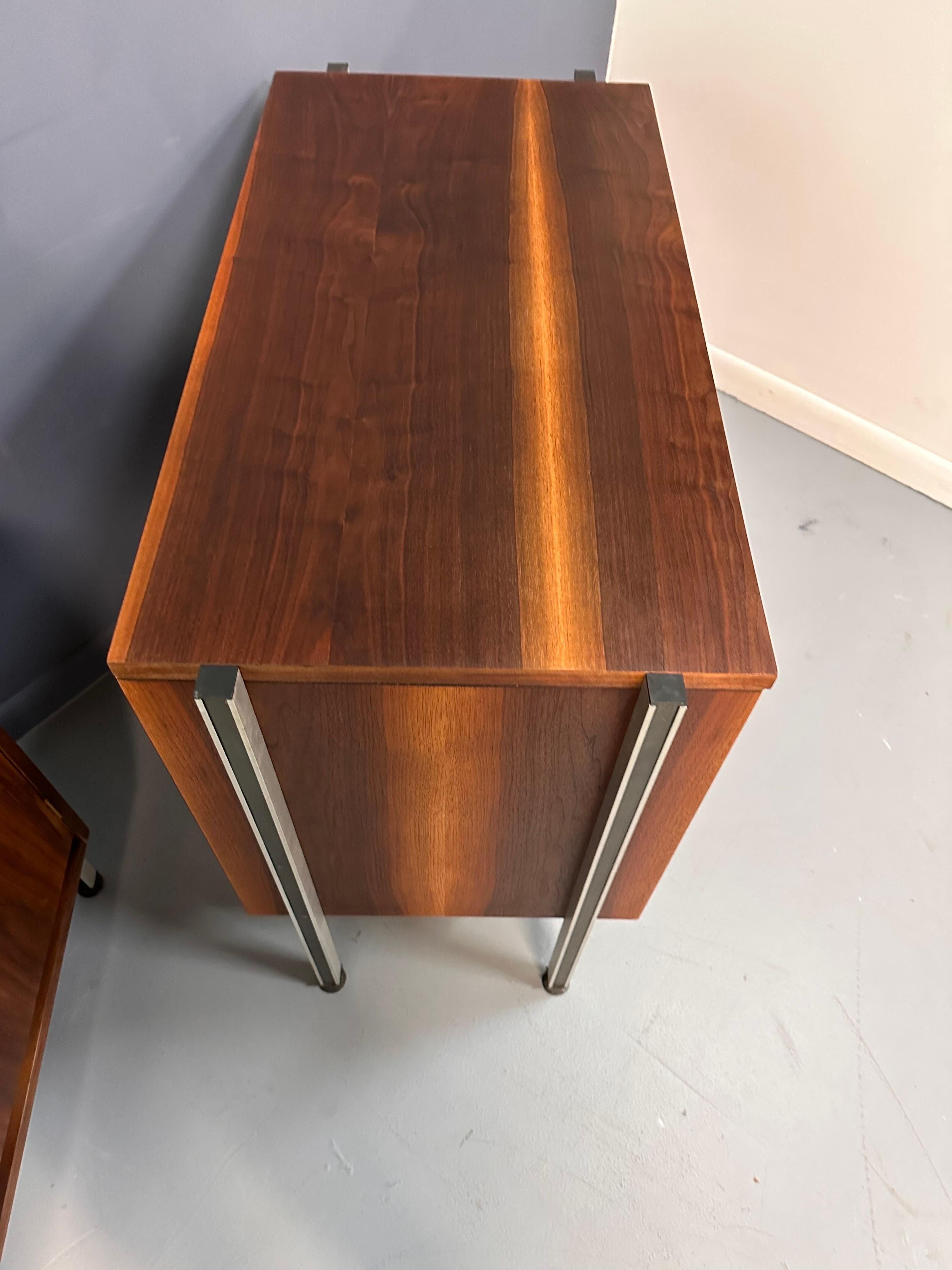 Pair of Midcentury Walnut Cabinets with Exposed Aluminum Legs Style of Wormley For Sale 4