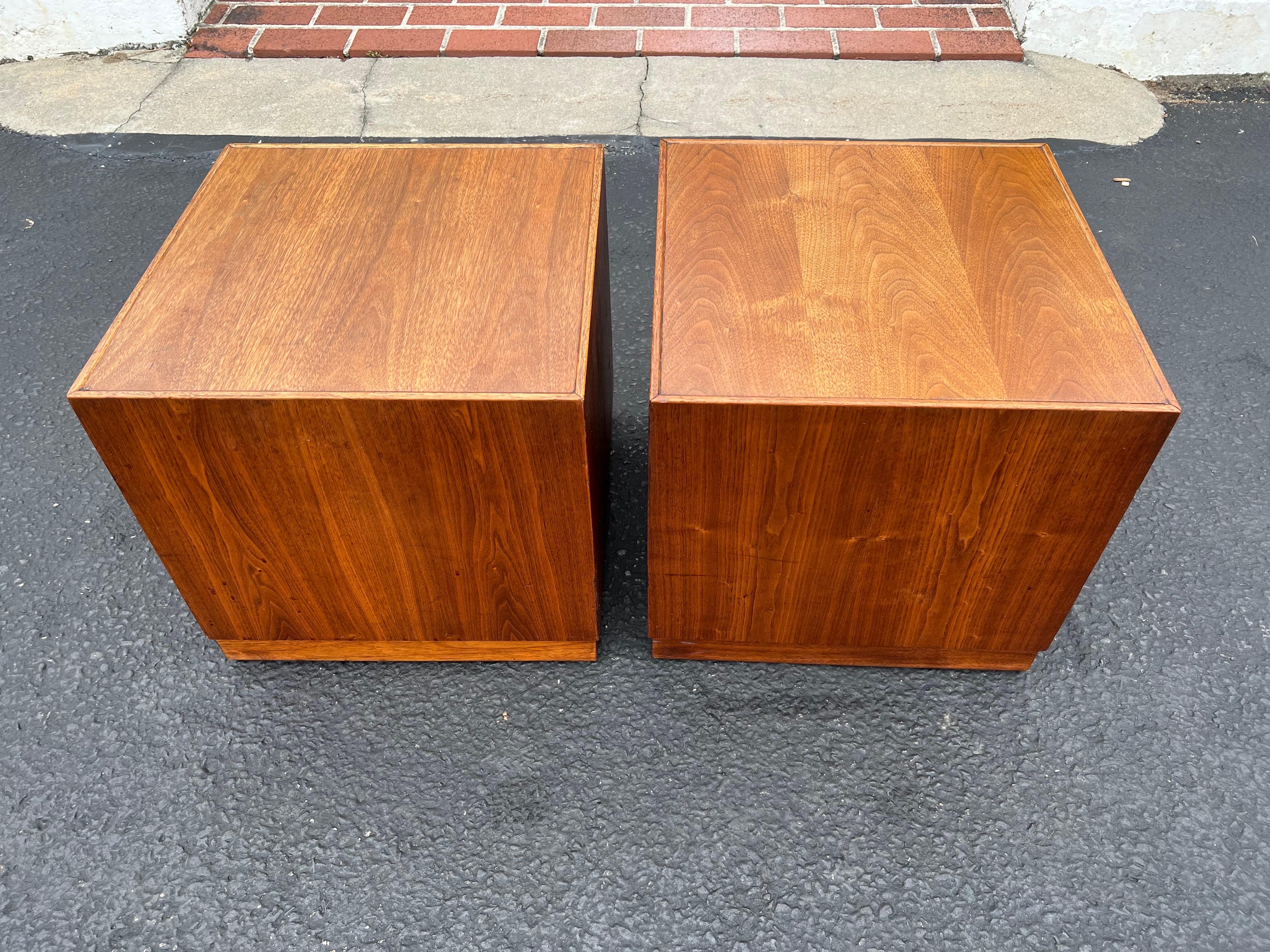 Mid-Century Modern Pair of Mid Century Walnut Cube Tables For Sale