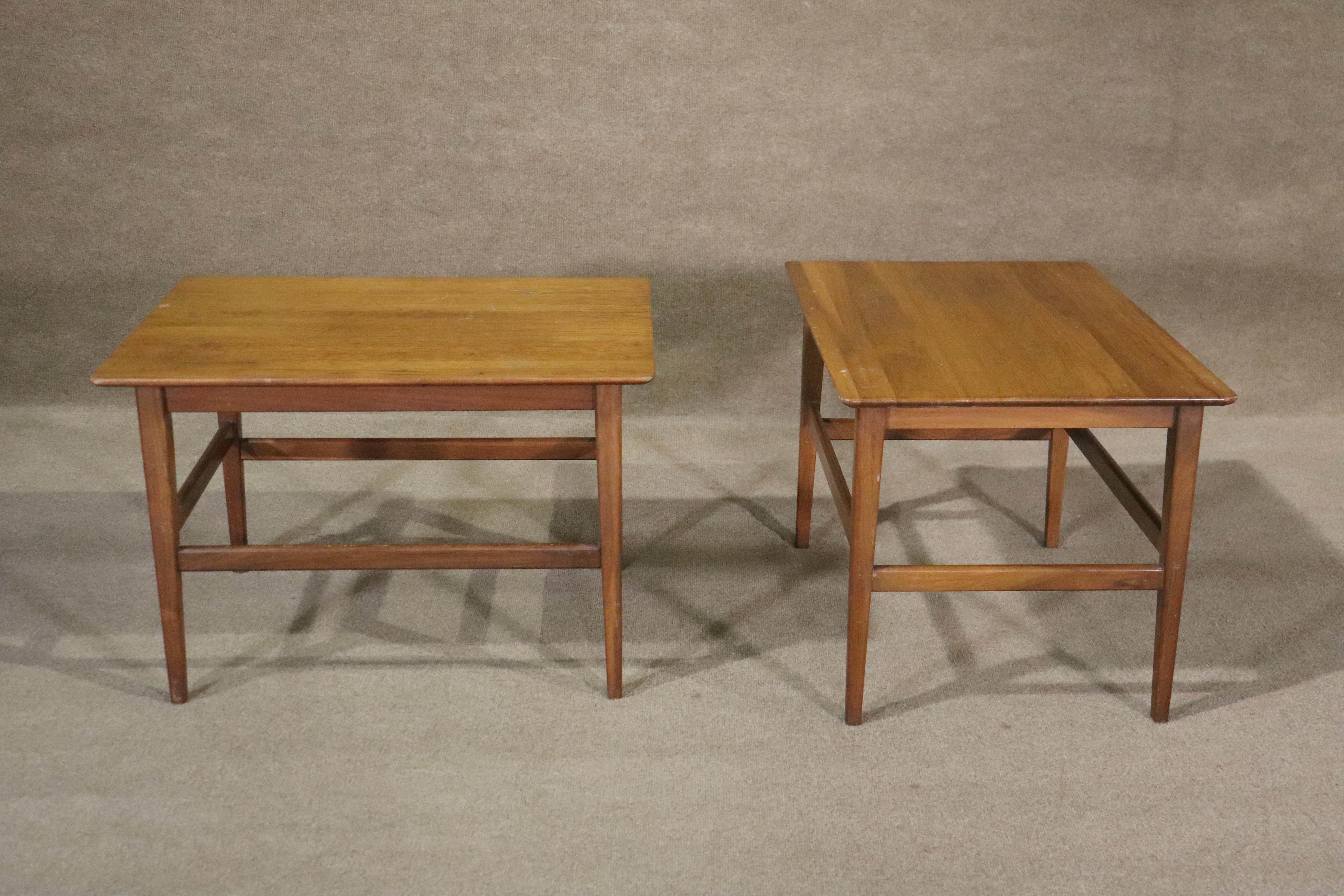 Pair of Mid-Century Walnut End Tables In Good Condition For Sale In Brooklyn, NY