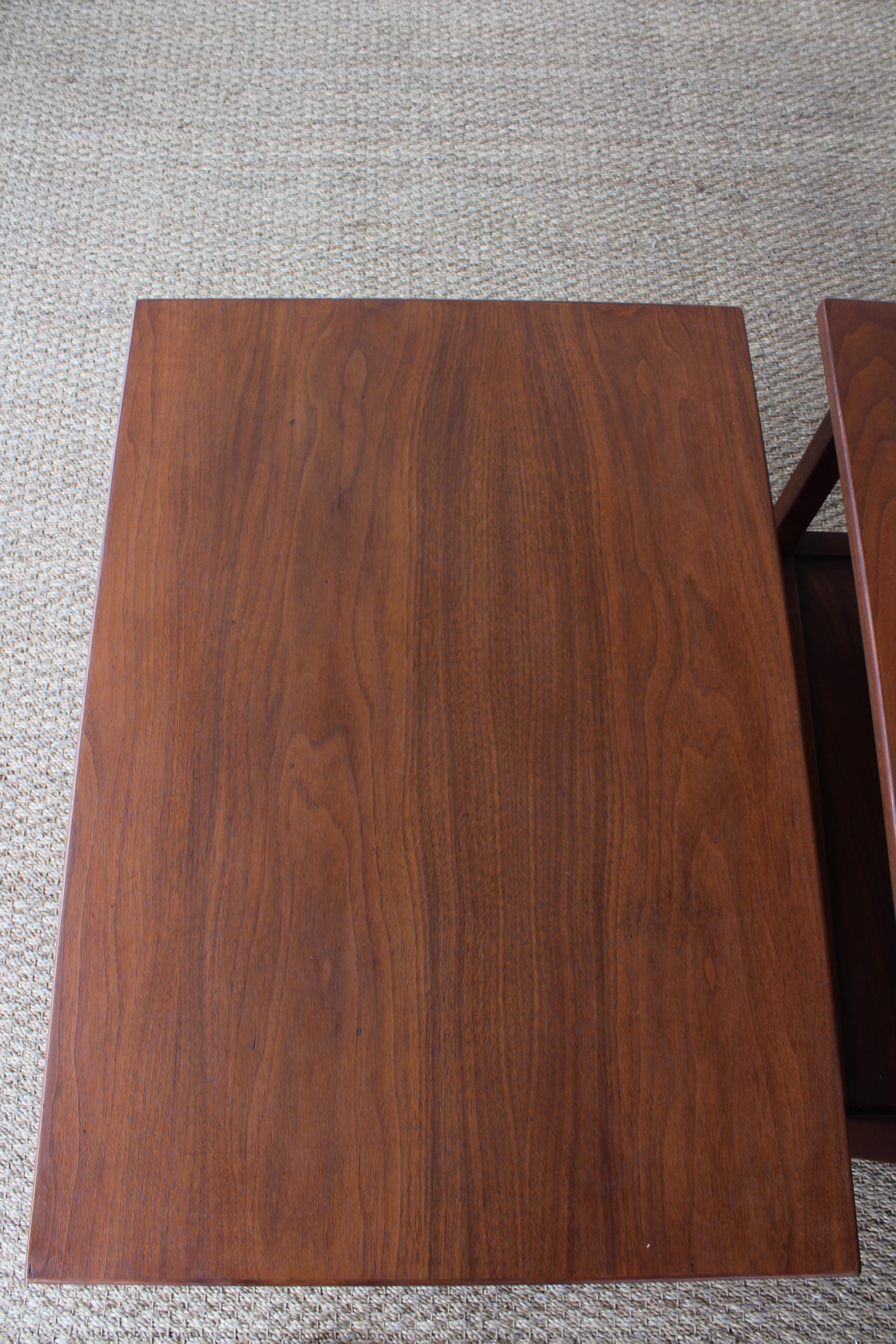 Pair of Midcentury Walnut End Tables, USA, 1960s 5