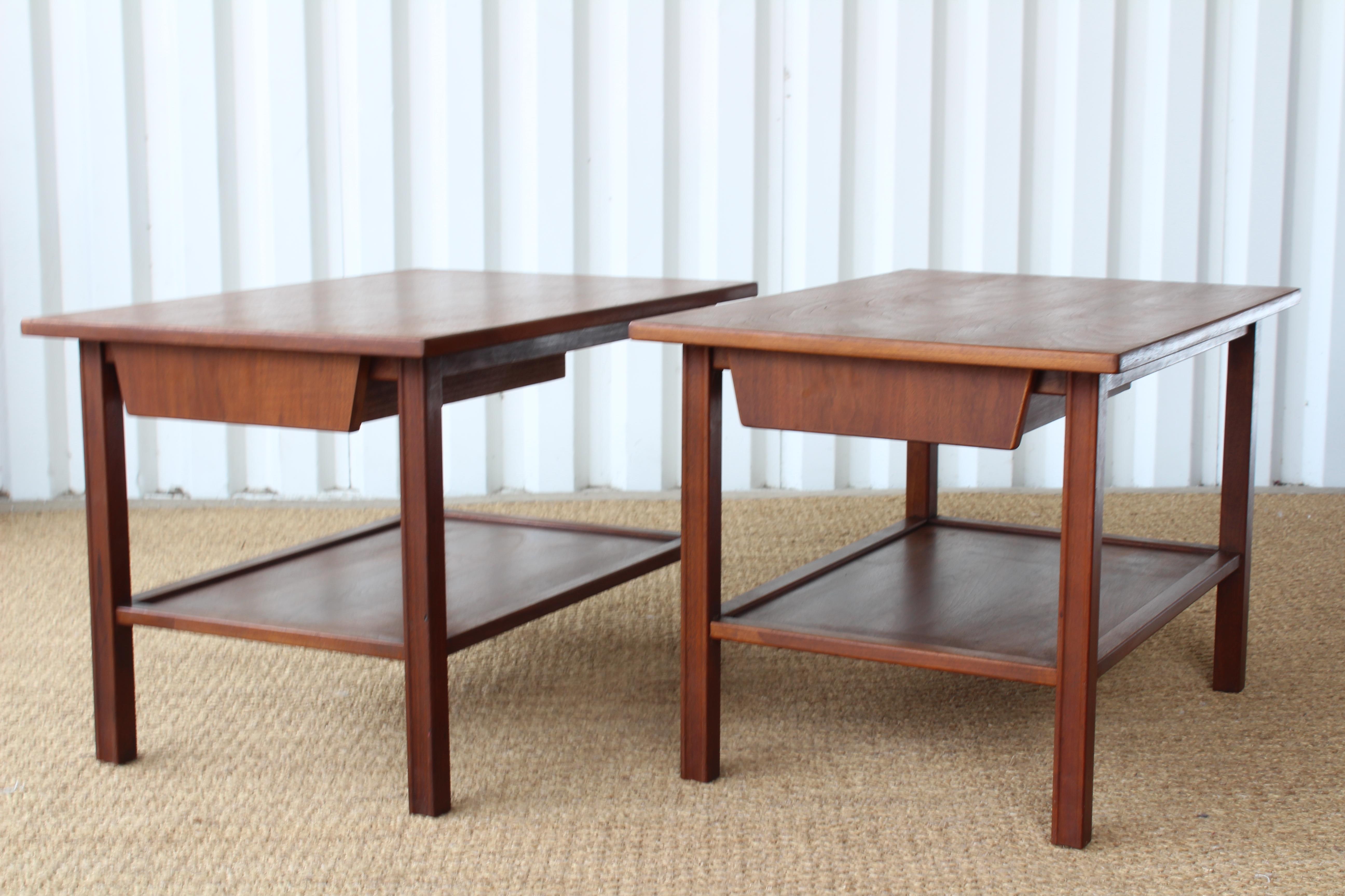 American Pair of Midcentury Walnut End Tables, USA, 1960s