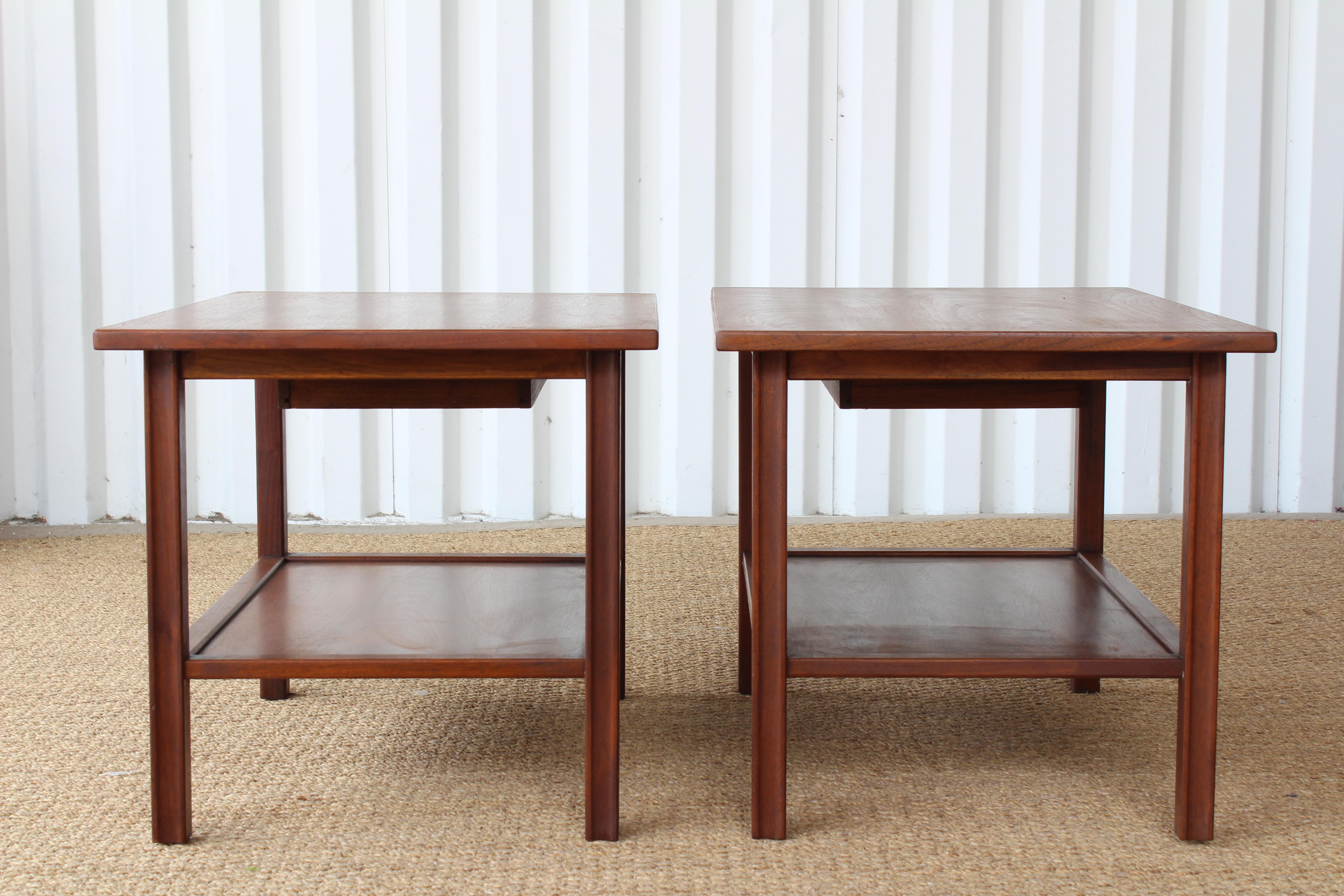Pair of Midcentury Walnut End Tables, USA, 1960s In Good Condition In Los Angeles, CA
