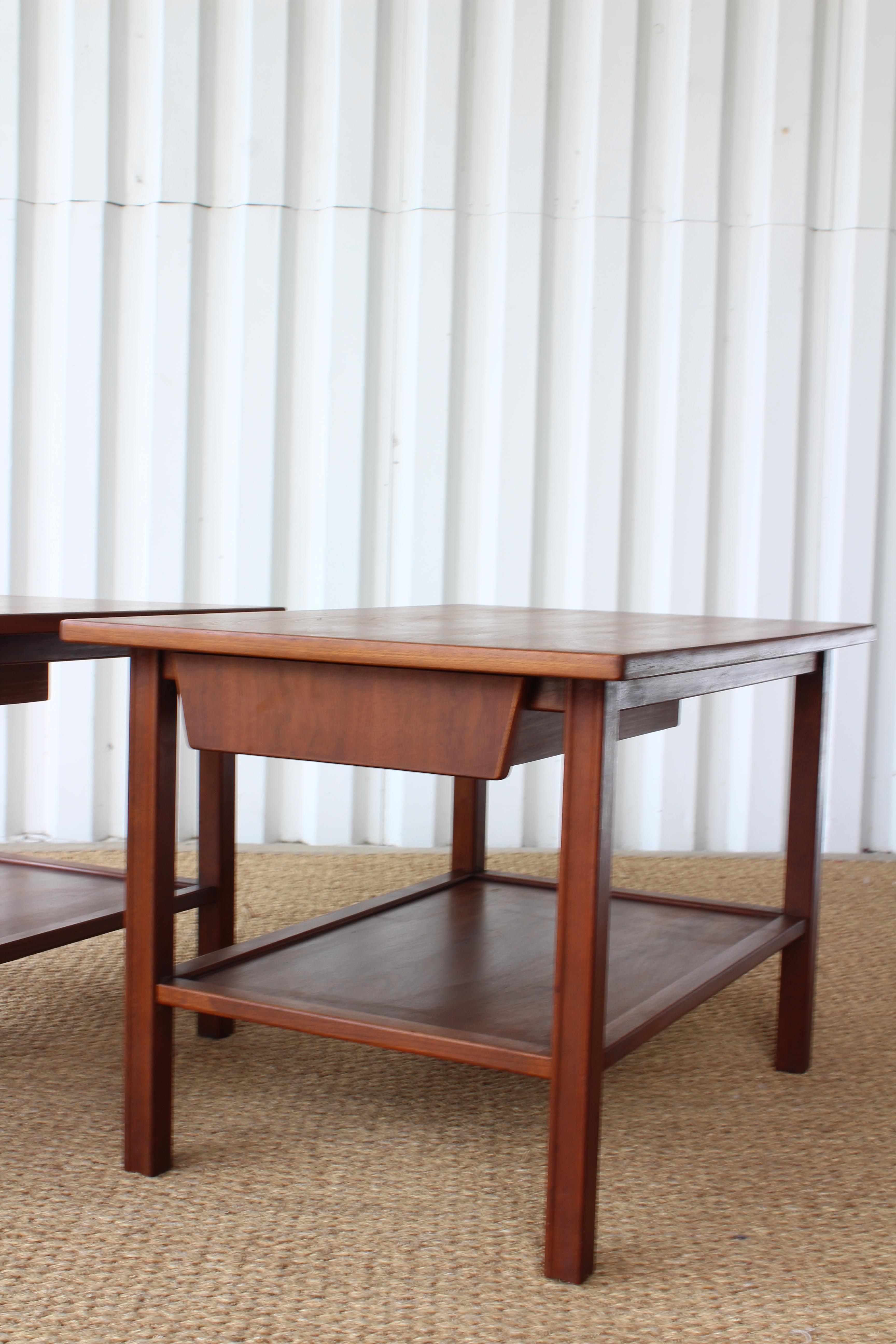 Mid-20th Century Pair of Midcentury Walnut End Tables, USA, 1960s
