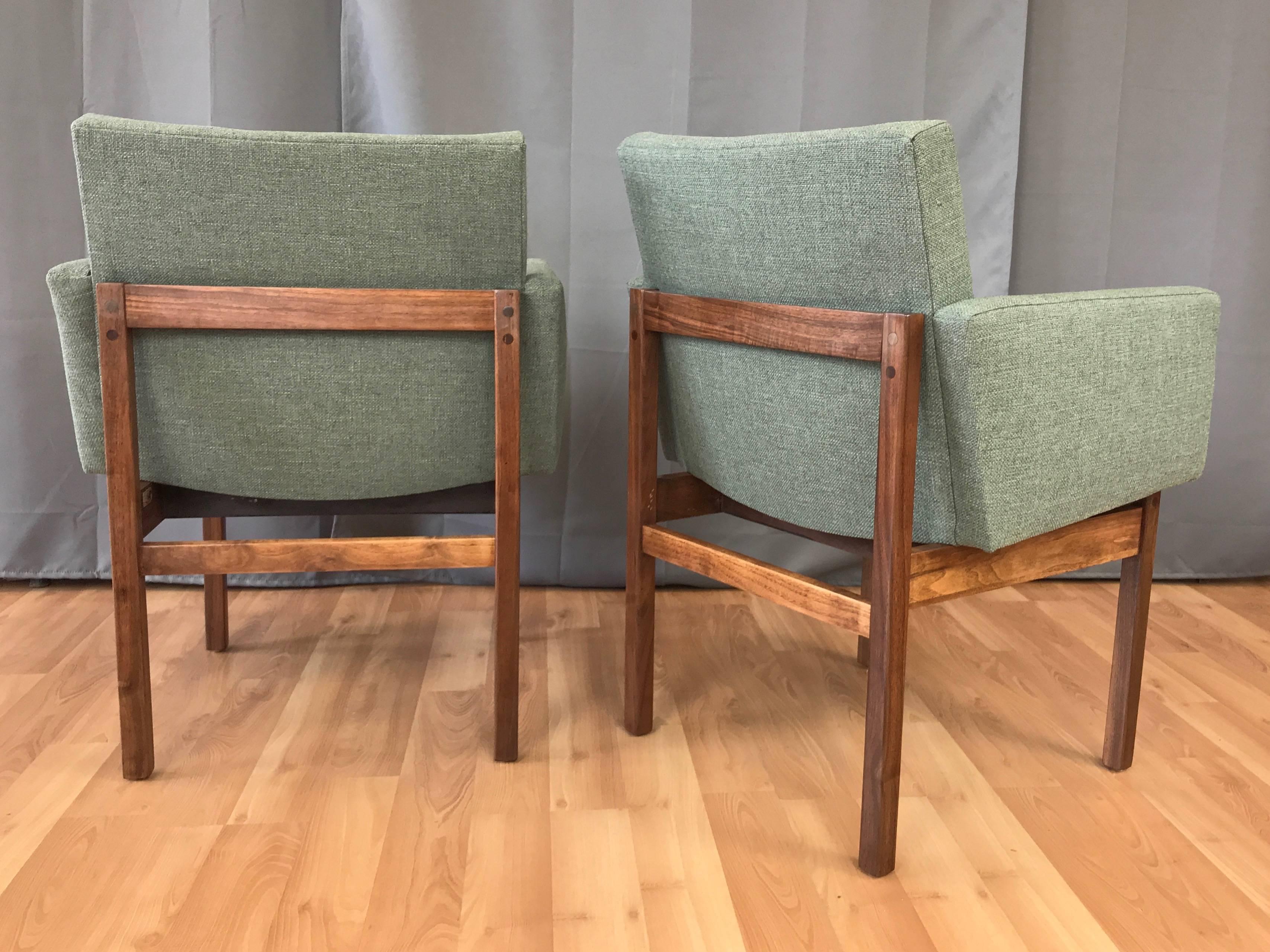 Pair of Midcentury Walnut Lounge Chairs Attributed to Jens Risom 1