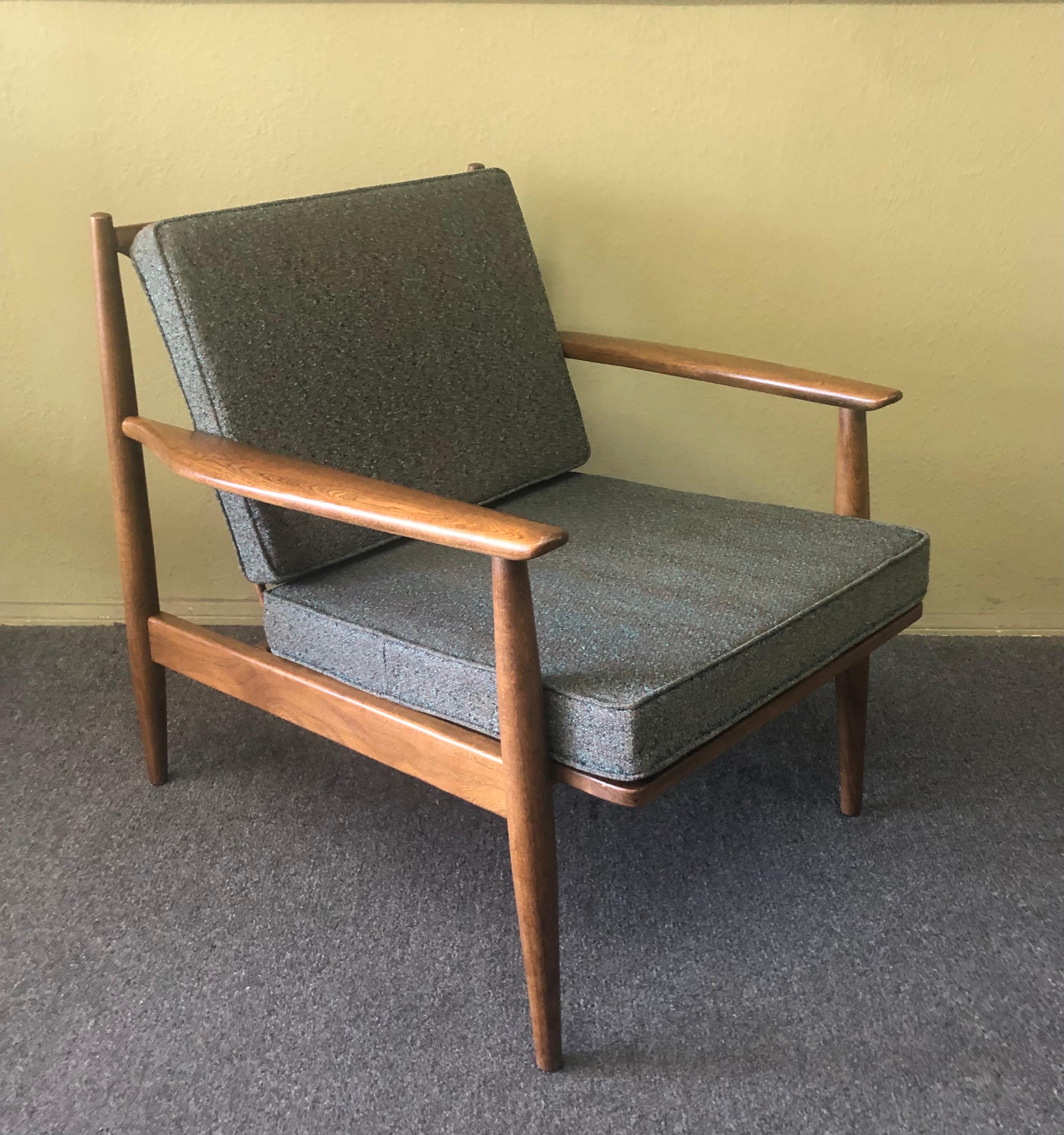 Mid-Century Modern Pair of Midcentury Walnut Lounge Chairs by Viko Baumritter for Baumritter