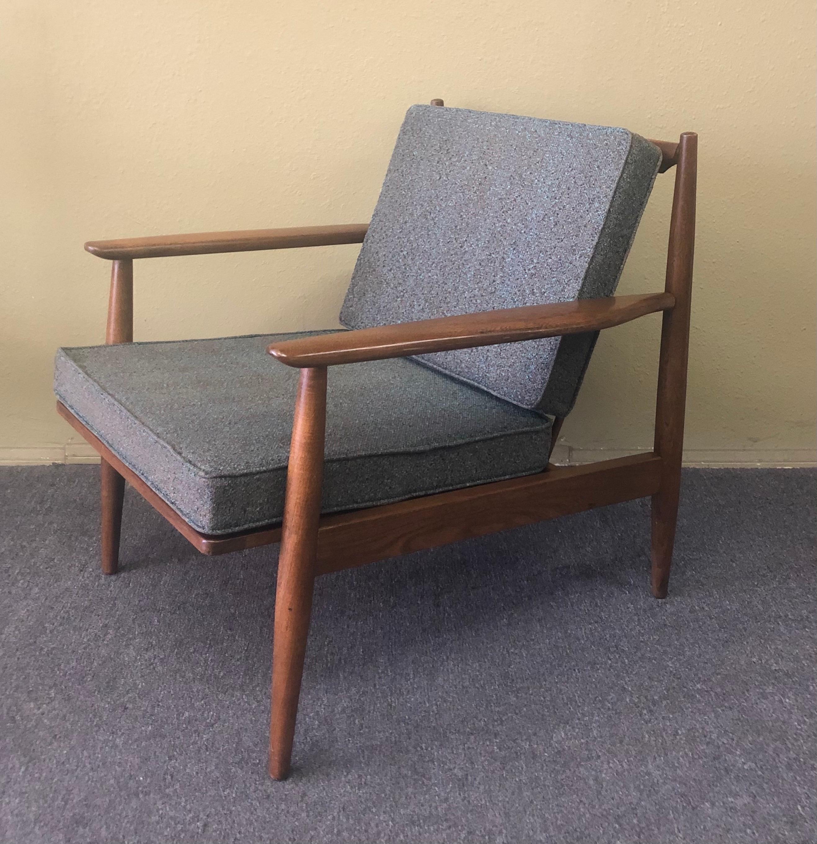 North American Pair of Midcentury Walnut Lounge Chairs by Viko Baumritter for Baumritter