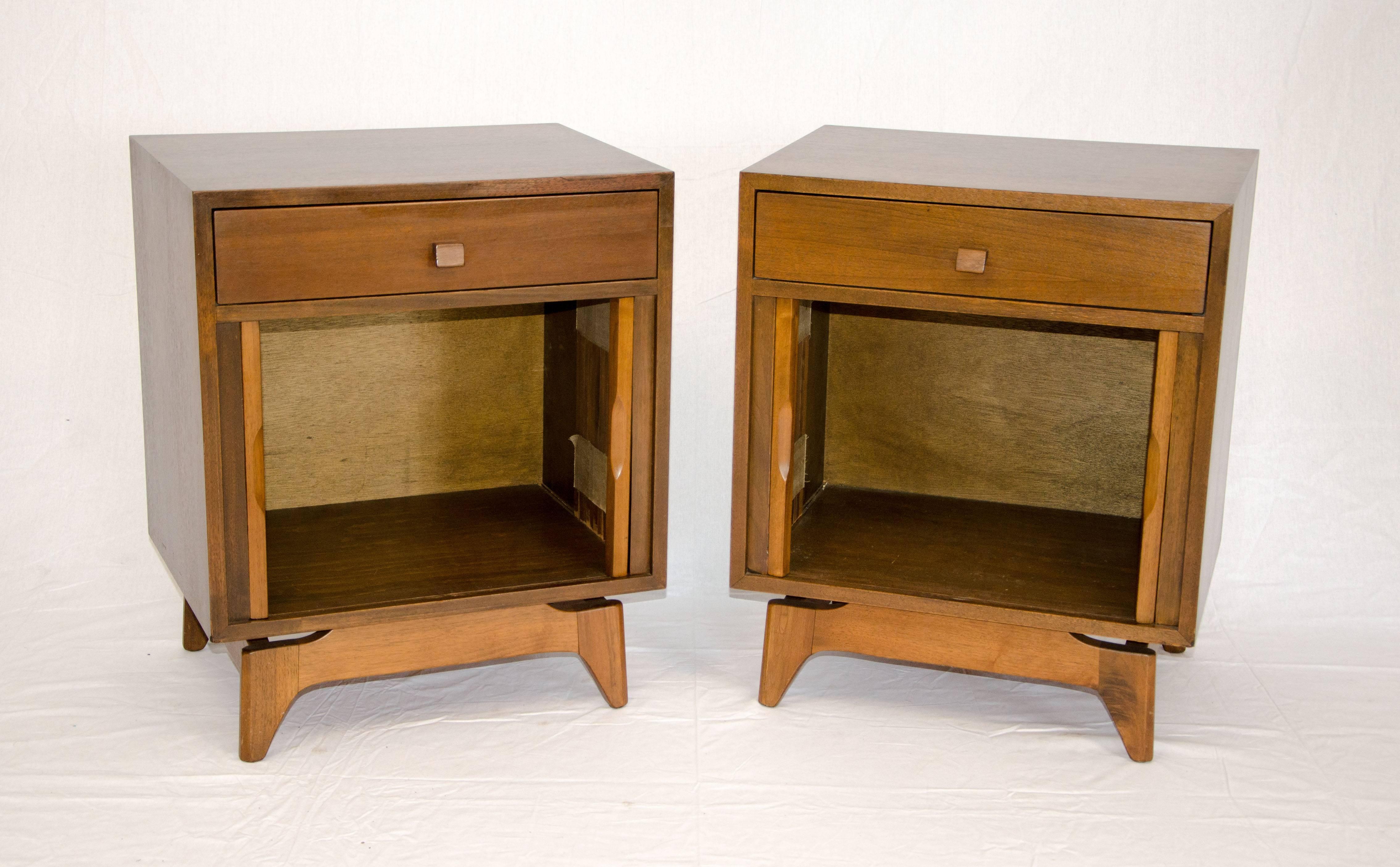 Interesting pair of walnut nightstands accented by small wood drawer pulls and tambour doors which open to an ample storage space. In the Danish midcentury style on 6