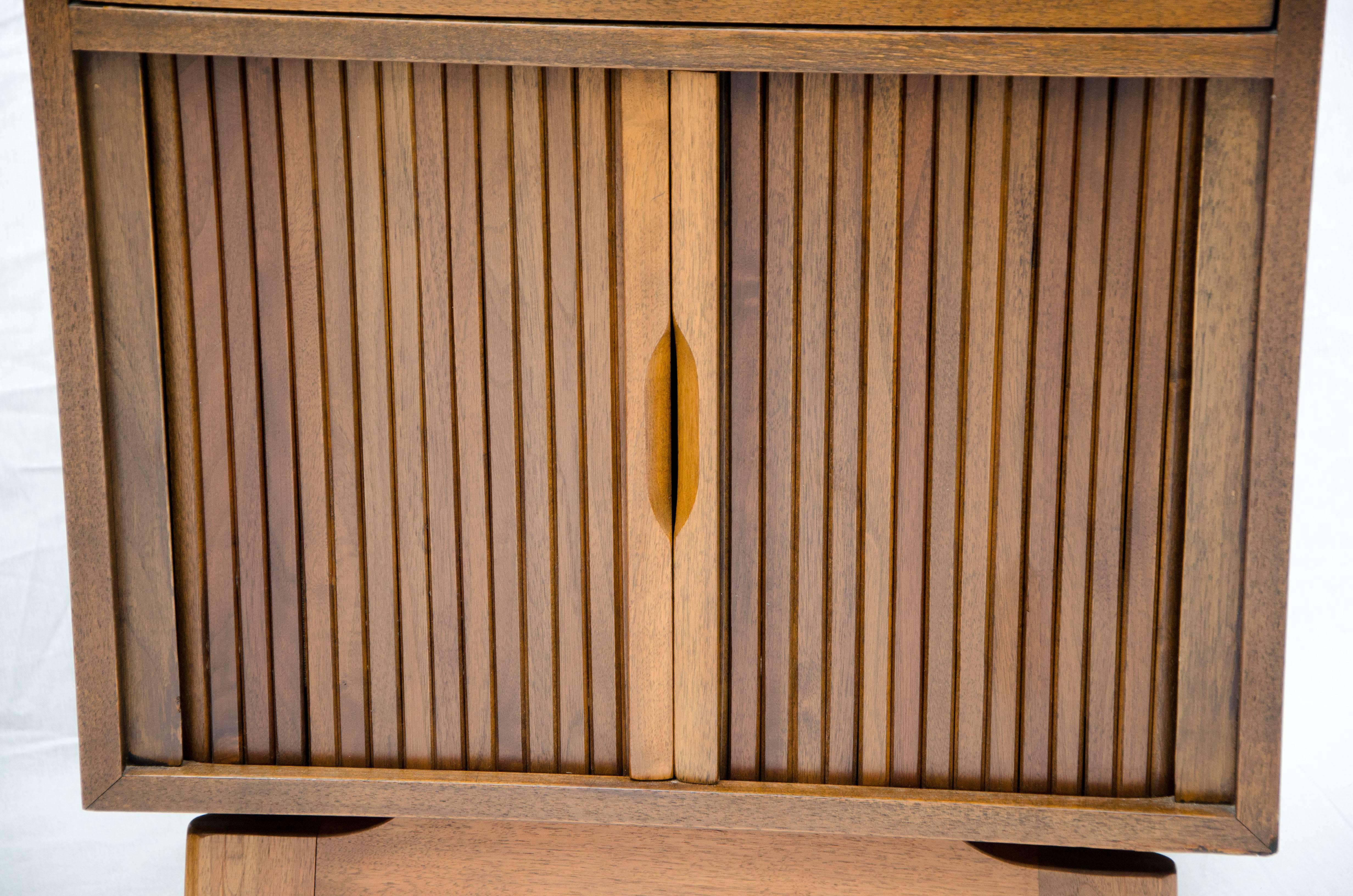Pair of Midcentury Walnut Nightstands with Tambour Doors In Good Condition In Crockett, CA