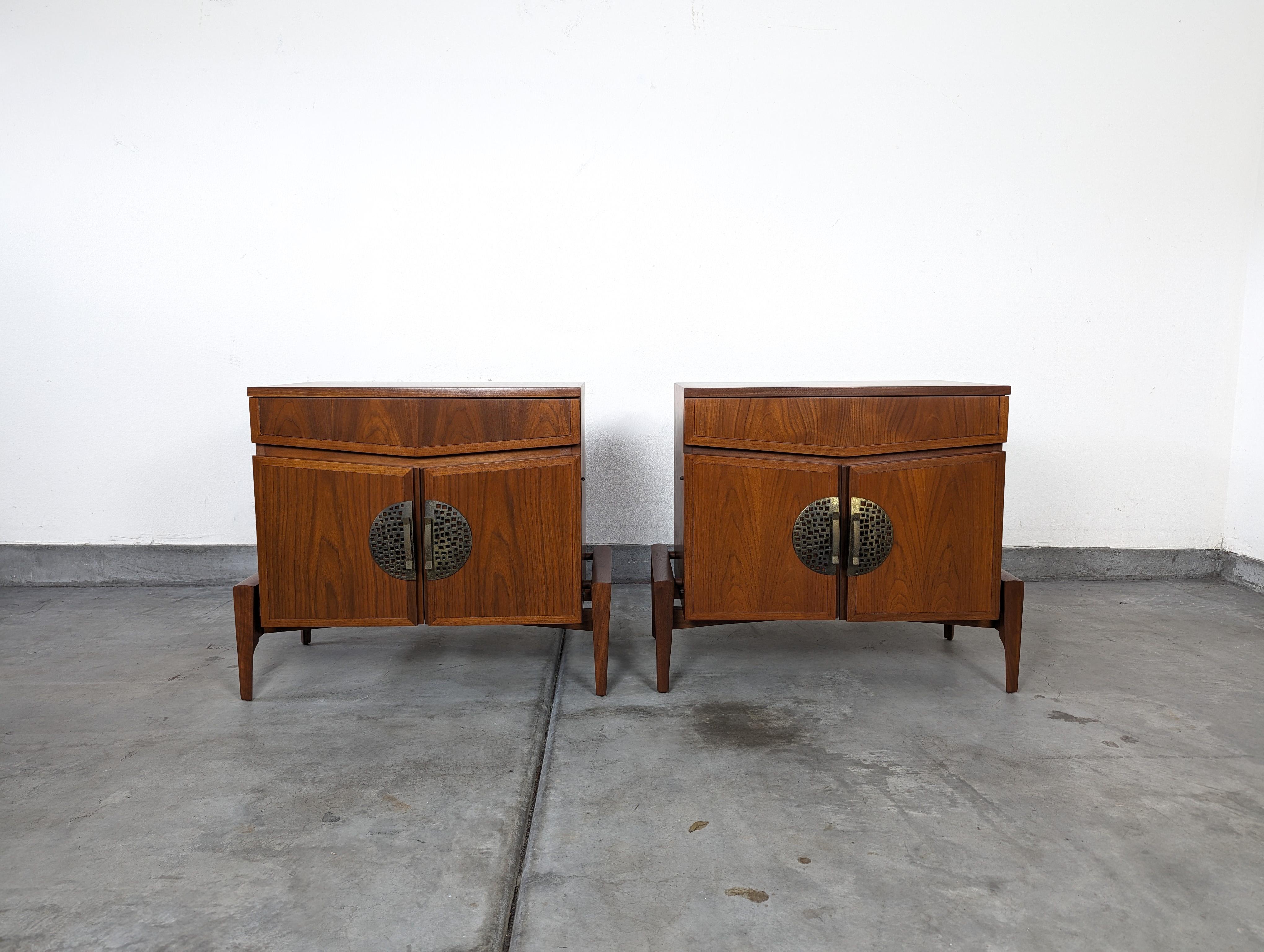 Step back in time with this stunning pair of mid-century nightstands manufactured by Baker in the 1960s. Showcasing a timeless walnut finish, these pieces will bring a touch of vintage charm to any bedroom setting. 

Designed with a unique skeletal