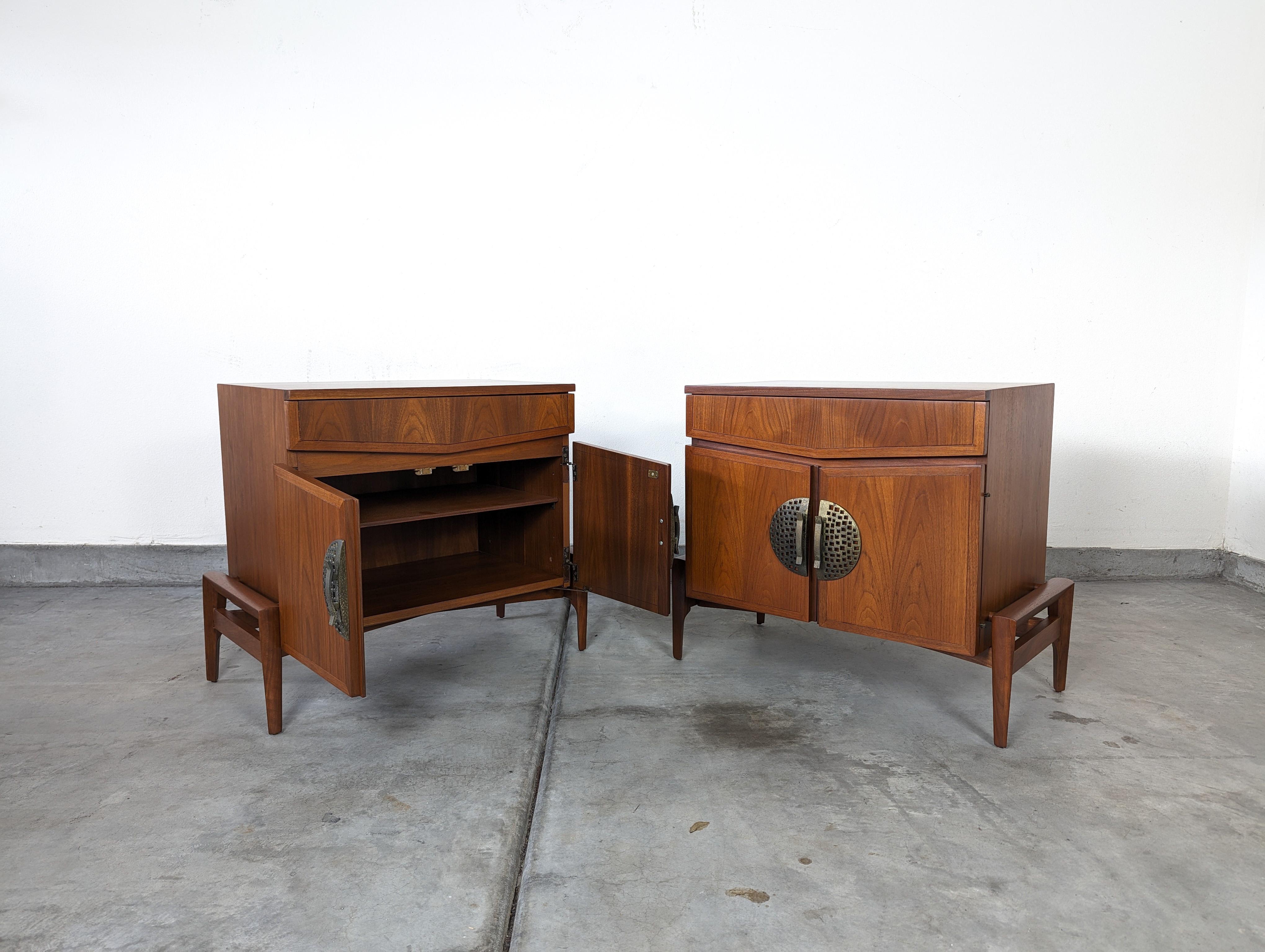 Mid-20th Century Pair of Mid Century Walnut Nightstands by Helen Hobey For Baker, 1960s For Sale