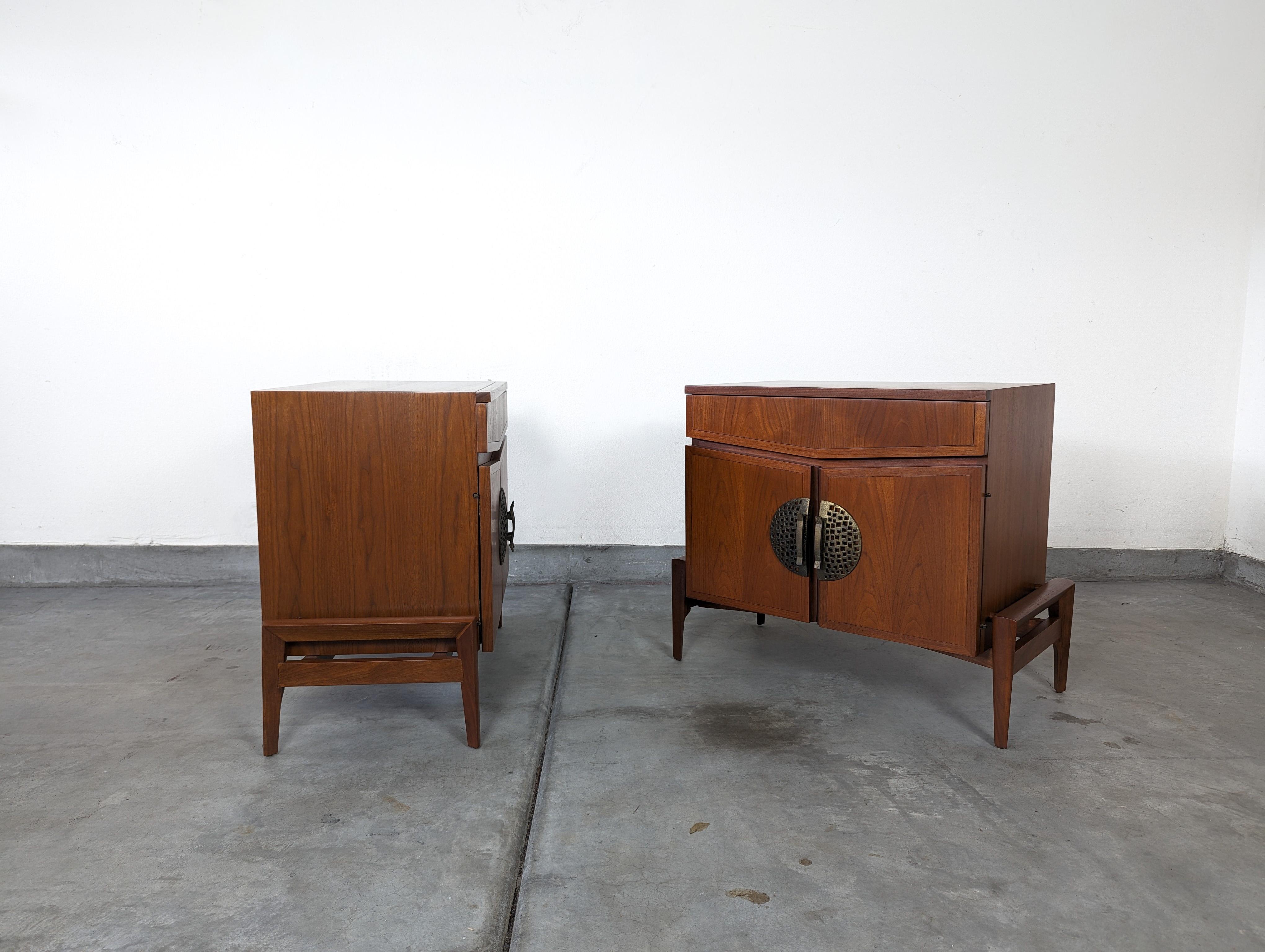 Pair of Mid Century Walnut Nightstands by Helen Hobey For Baker, 1960s For Sale 1