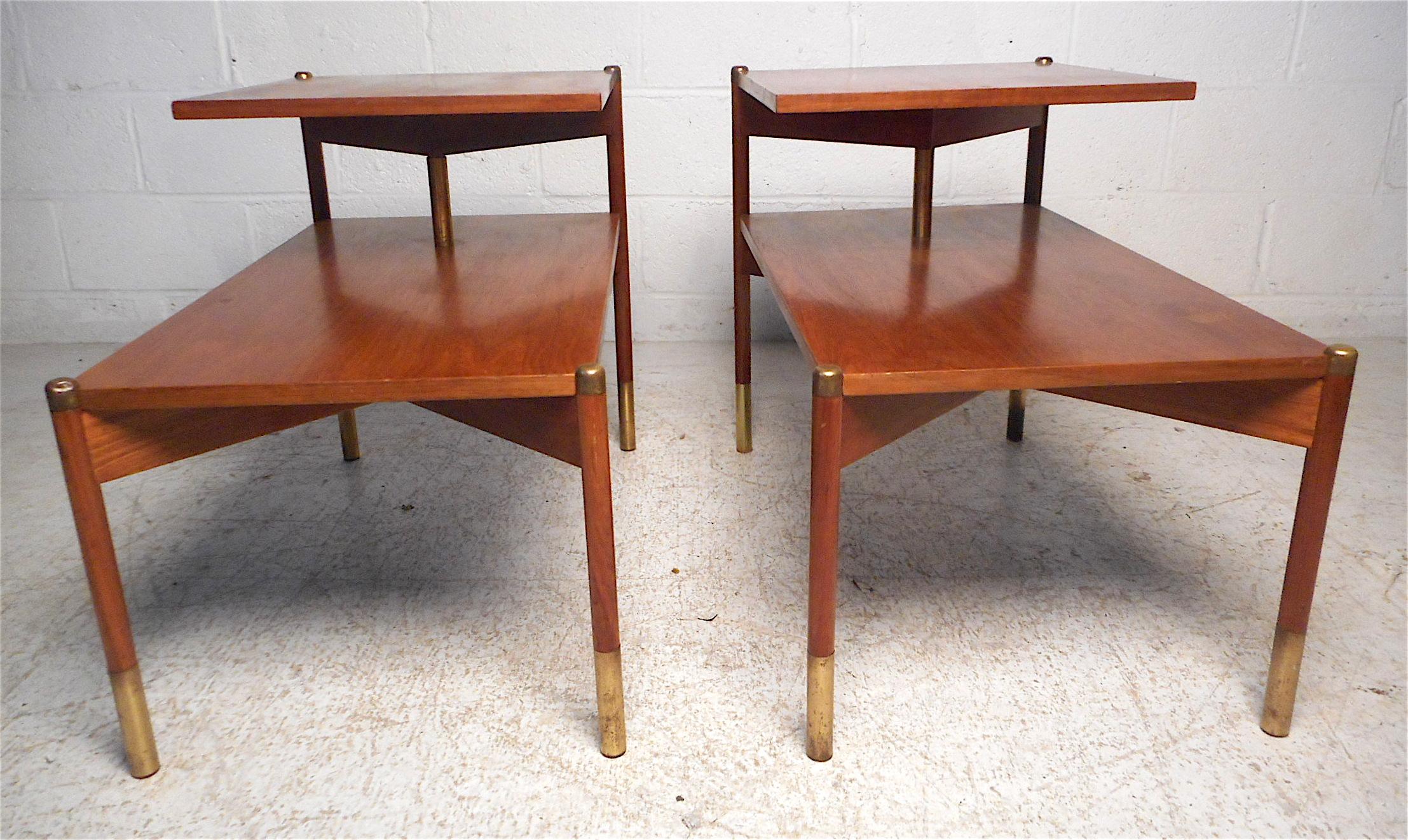 Great pair of walnut midcentury lamp/end tables with brass plated sabots and end caps. Please confirm item location - NY or NJ.