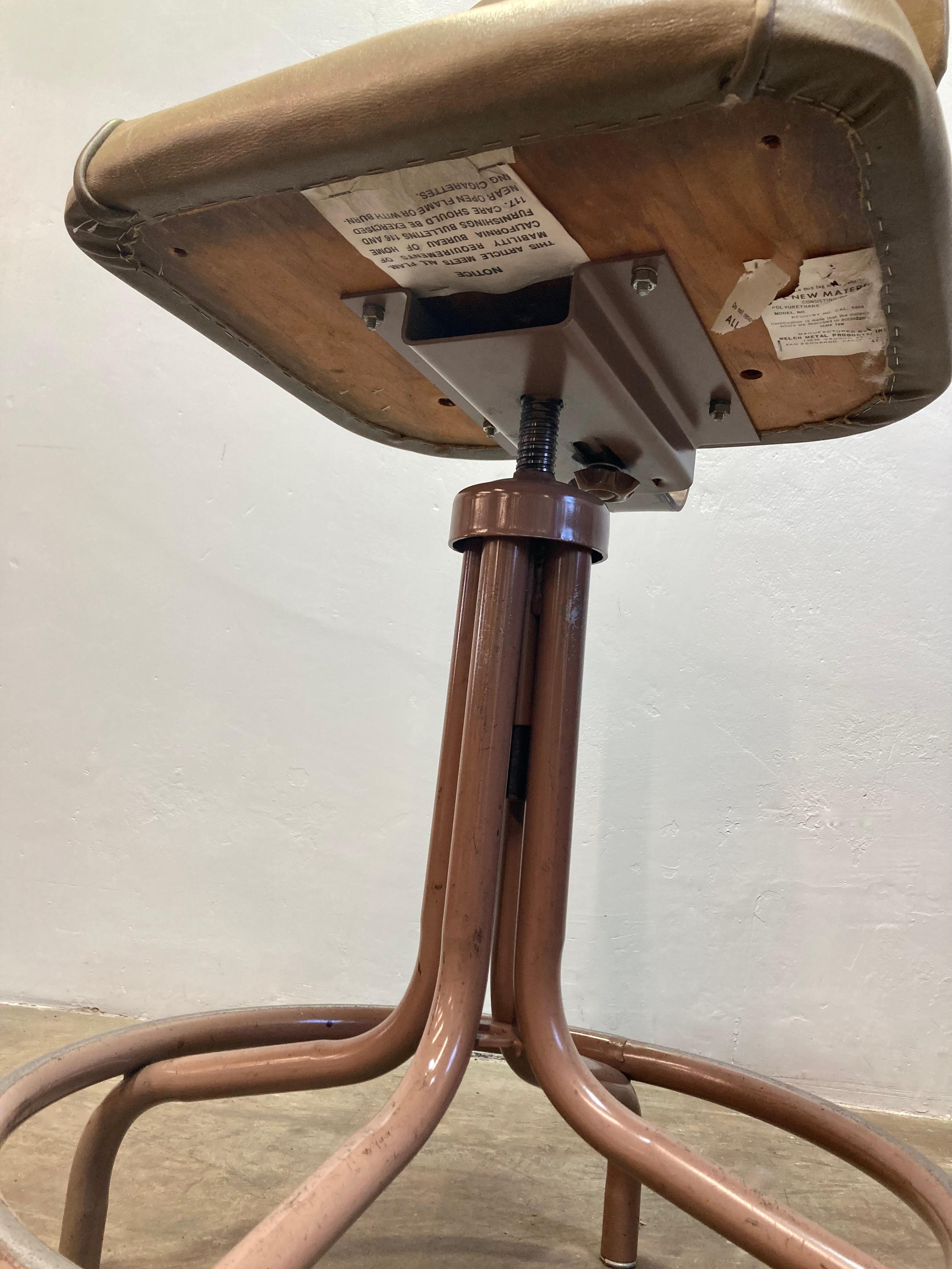 Pareja de taburetes de redacción Welch de mediados de siglo, Pareja de 2 en venta 3