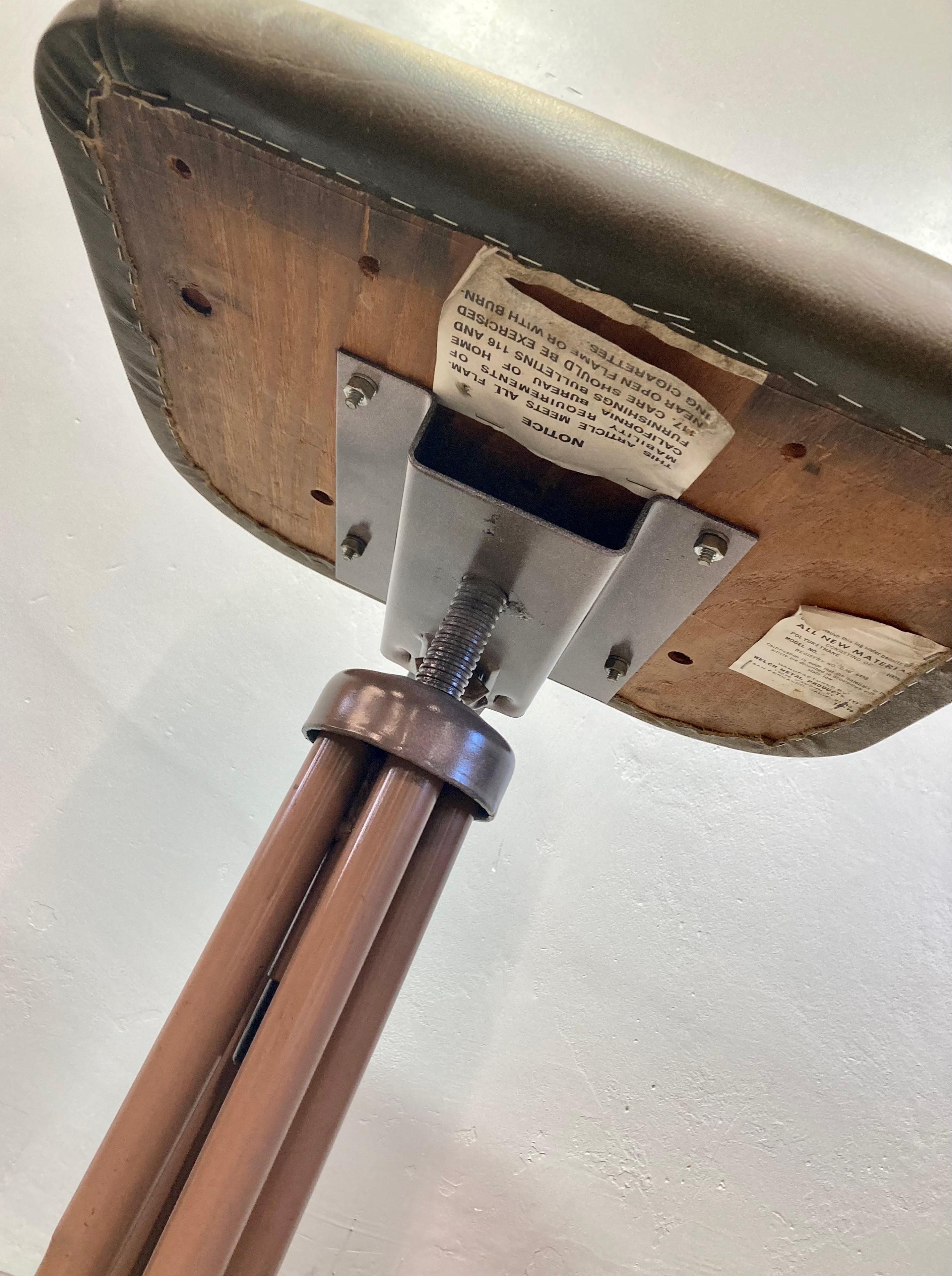 Pareja de taburetes de redacción Welch de mediados de siglo, Pareja de 2 en venta 4