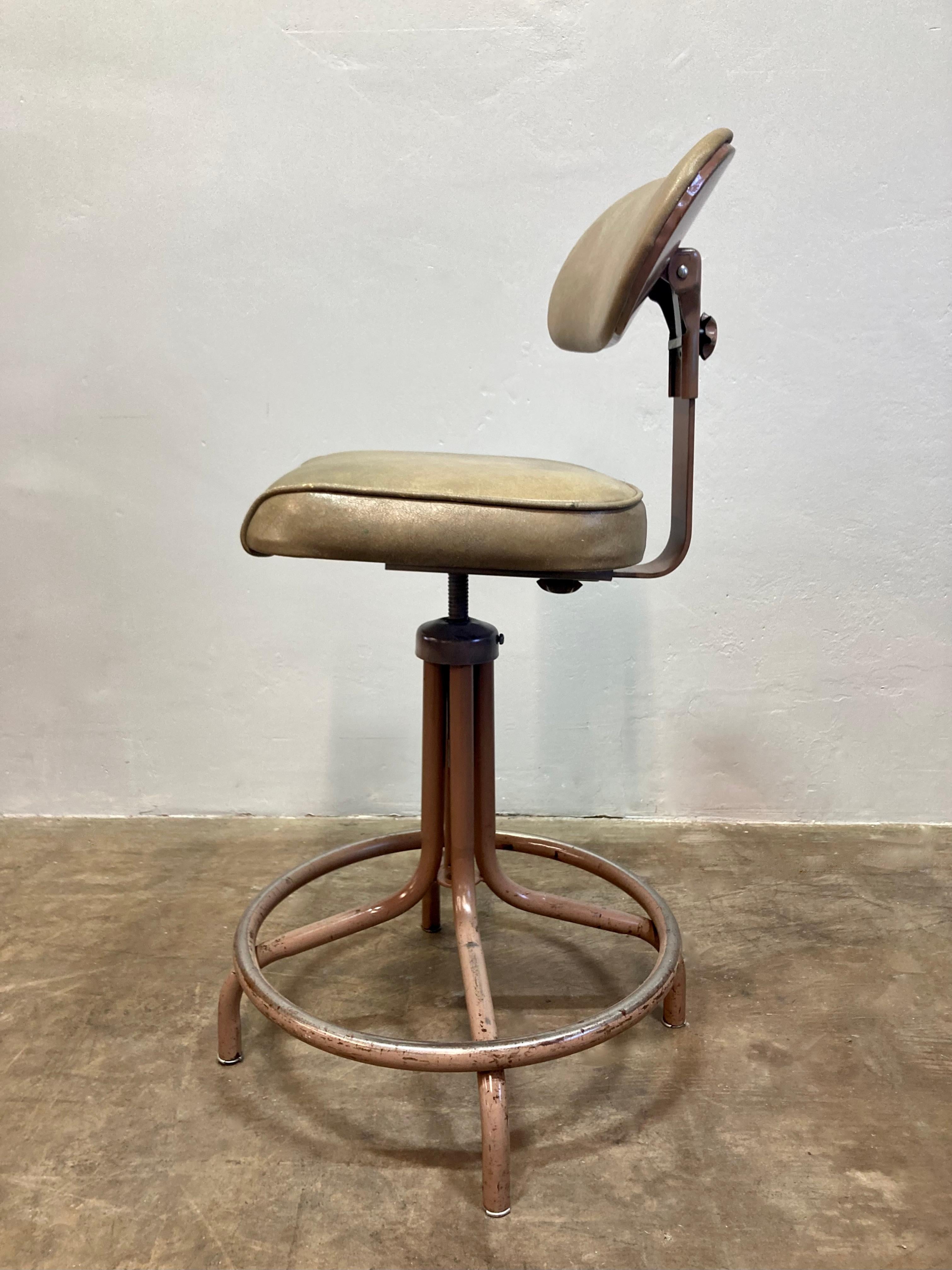 Pareja de taburetes de redacción Welch de mediados de siglo, Pareja de 2 Estadounidense en venta