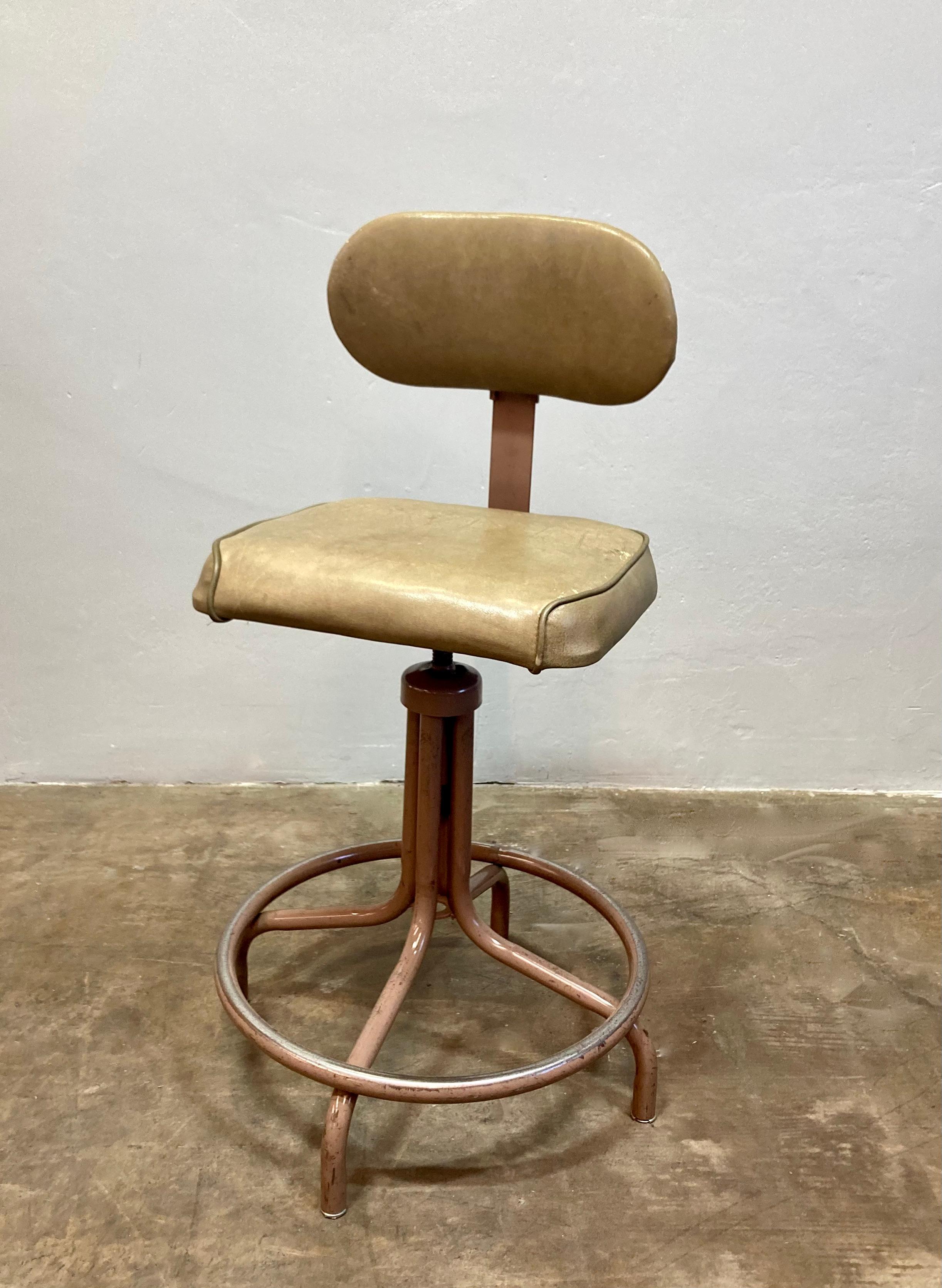 Pareja de taburetes de redacción Welch de mediados de siglo, Pareja de 2 en venta 1