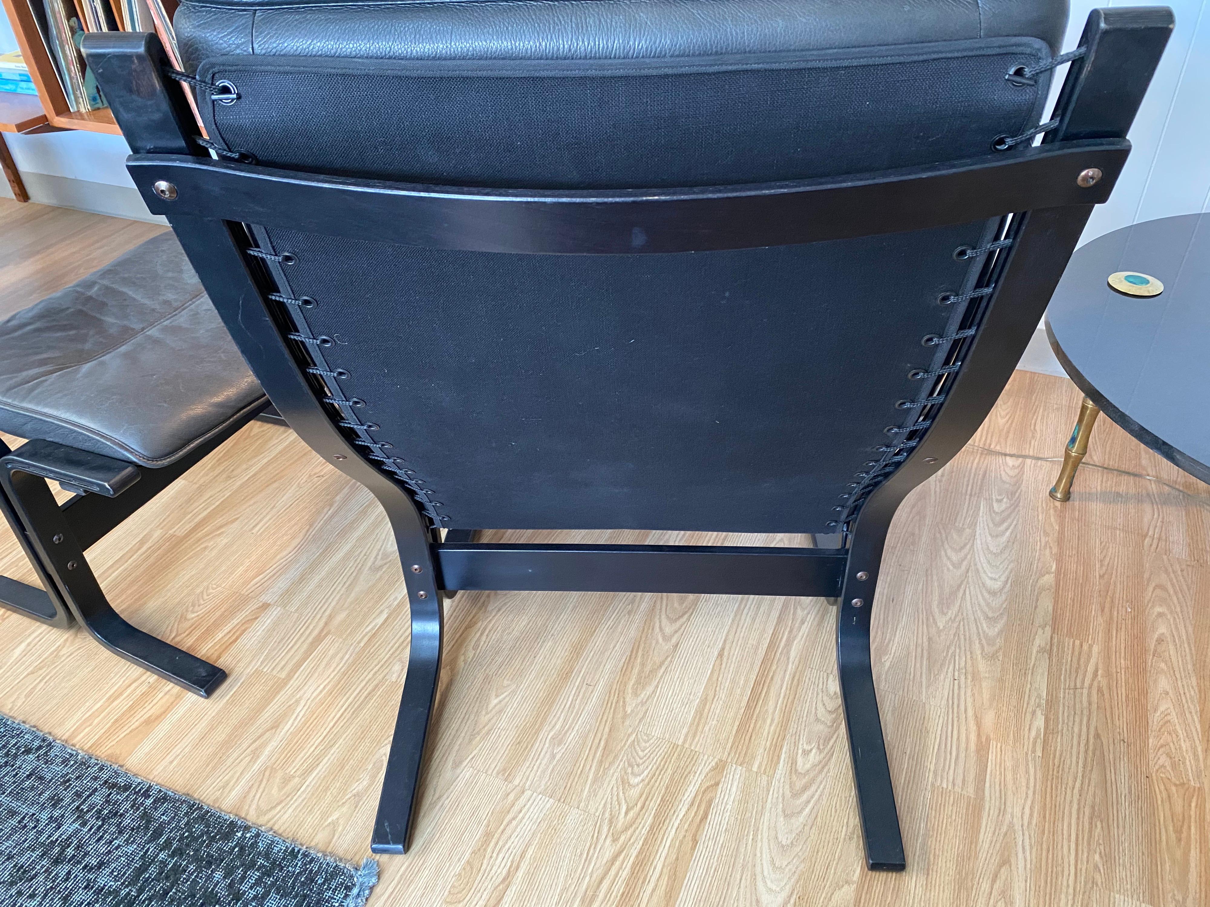 Pair of Mid-Century Westnofa Siesta Lounge Chairs with Ottomans 3