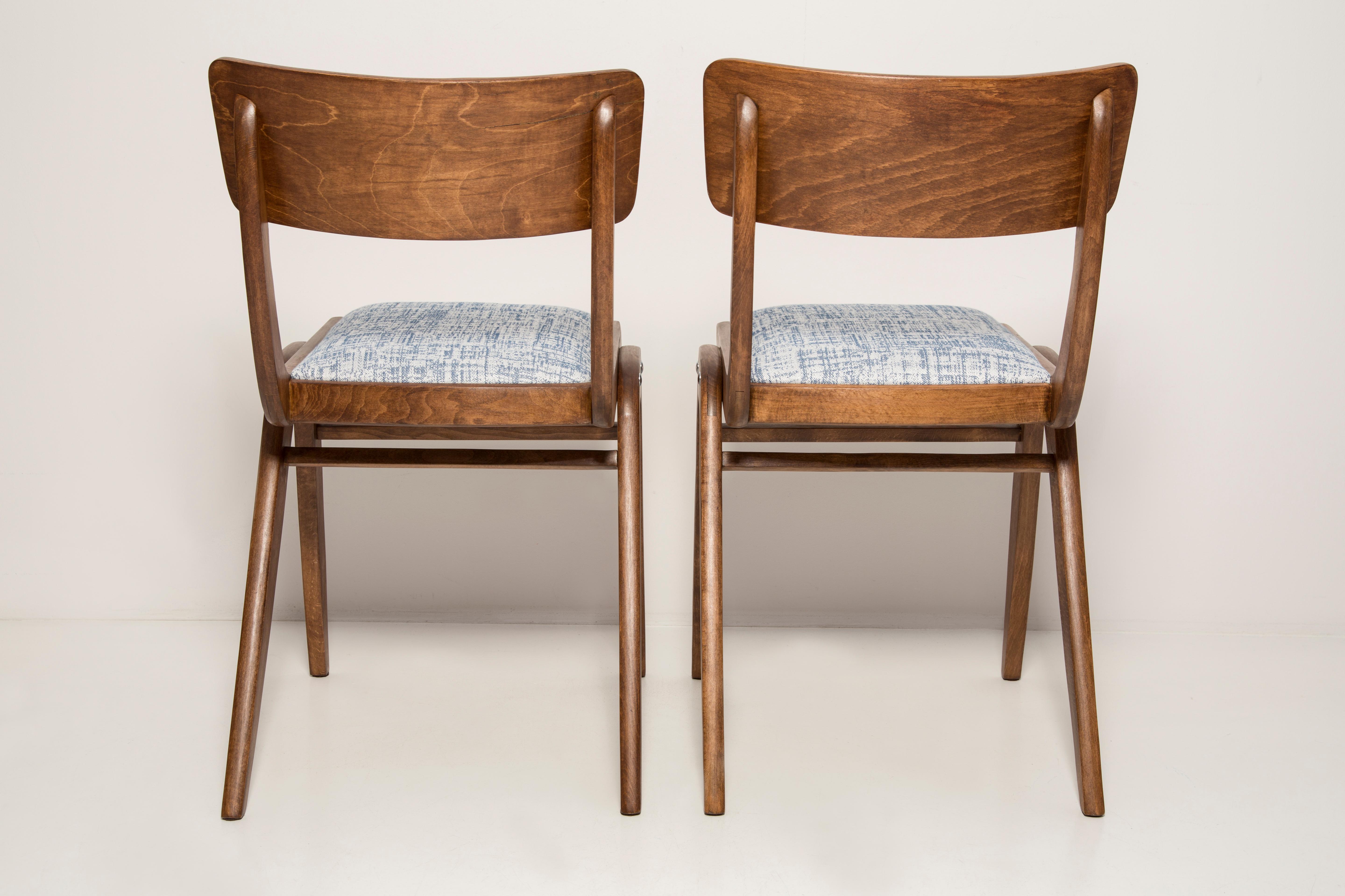 Pair of Midcentury White Blue Linen Boomerang Chairs, Dark Wood, Poland, 1960s For Sale 2