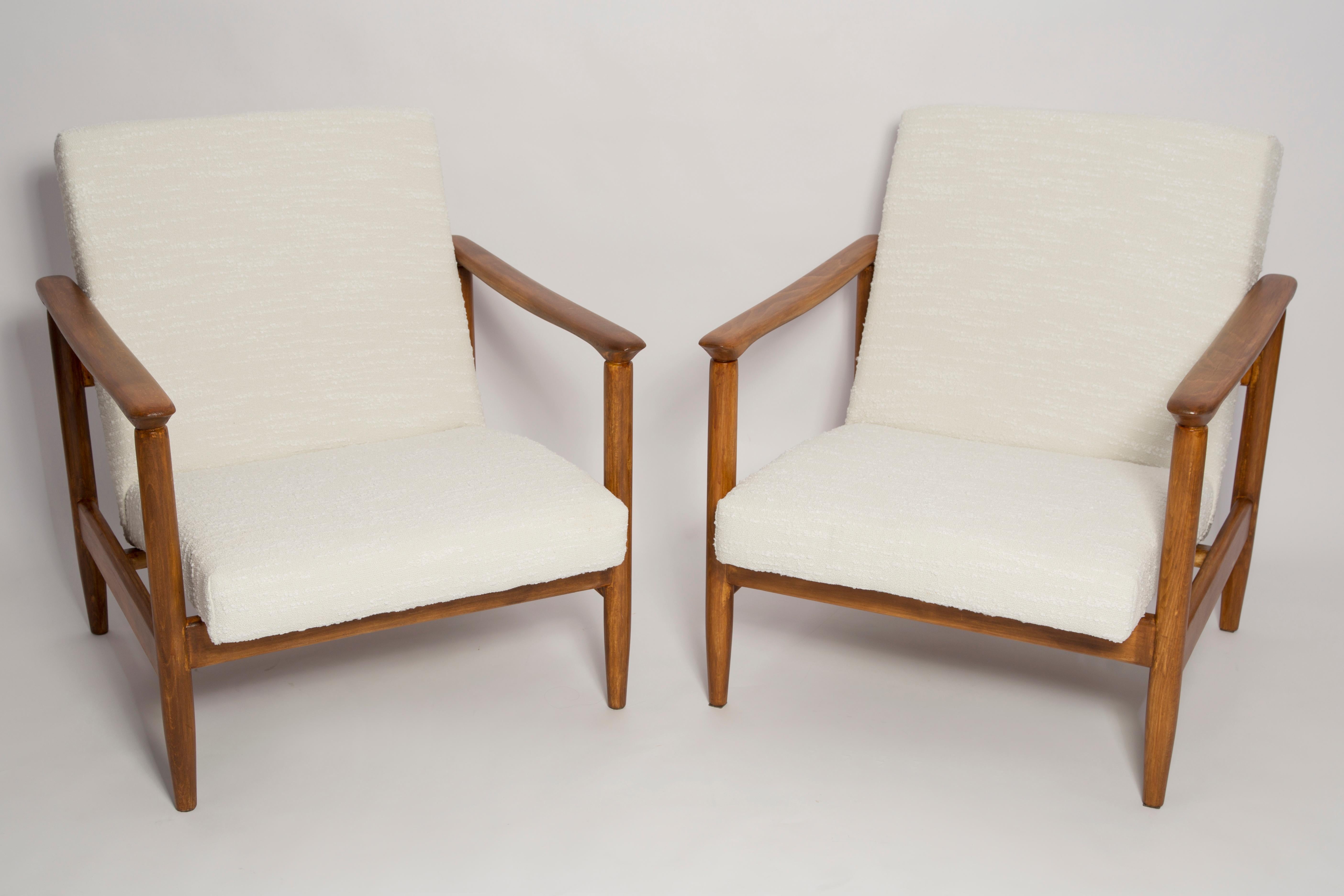 Pair of Mid Century White Boucle Armchairs and Table, Edmund Homa, Europe, 1960s For Sale 3