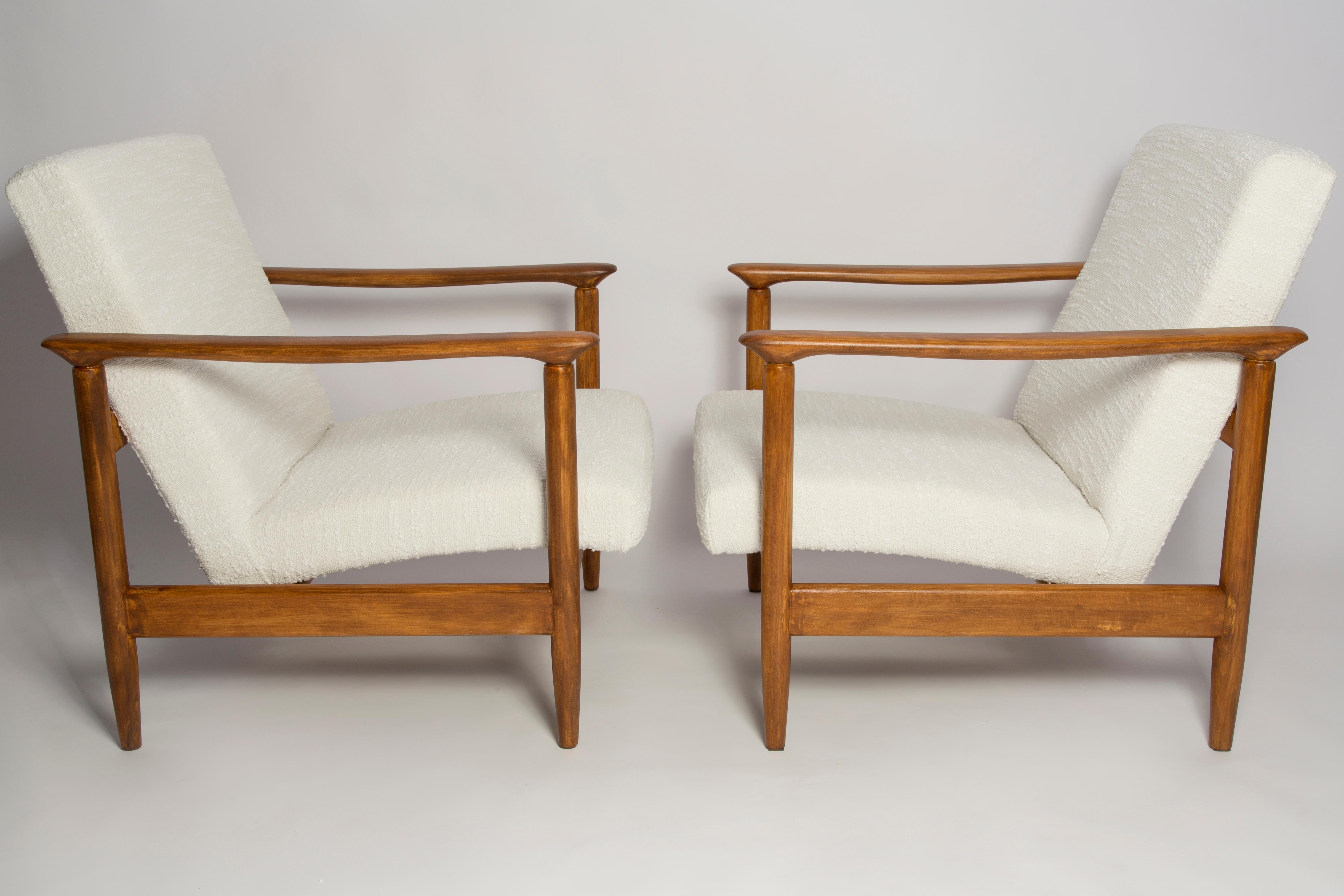 Pair of Mid Century White Boucle Armchairs and Table, Edmund Homa, Europe, 1960s For Sale 5