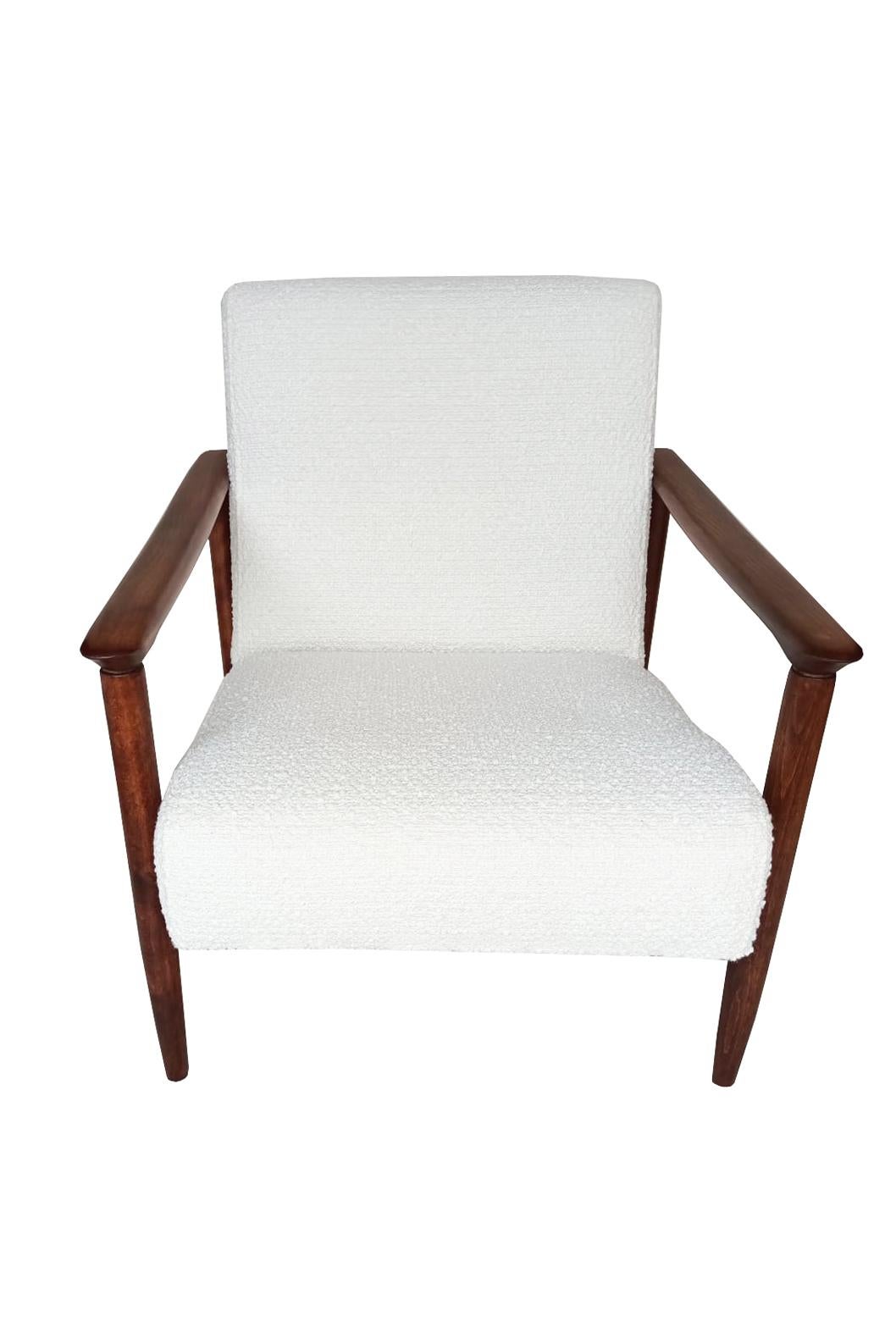 Beautiful white boucle Armchair GFM-142, designed by Edmund Homa, a polish architect, designer of Industrial Design and interior architecture, professor at the Academy of Fine Arts in Gdansk. 

The armchair was made in the 1960s in the Gosciecinska