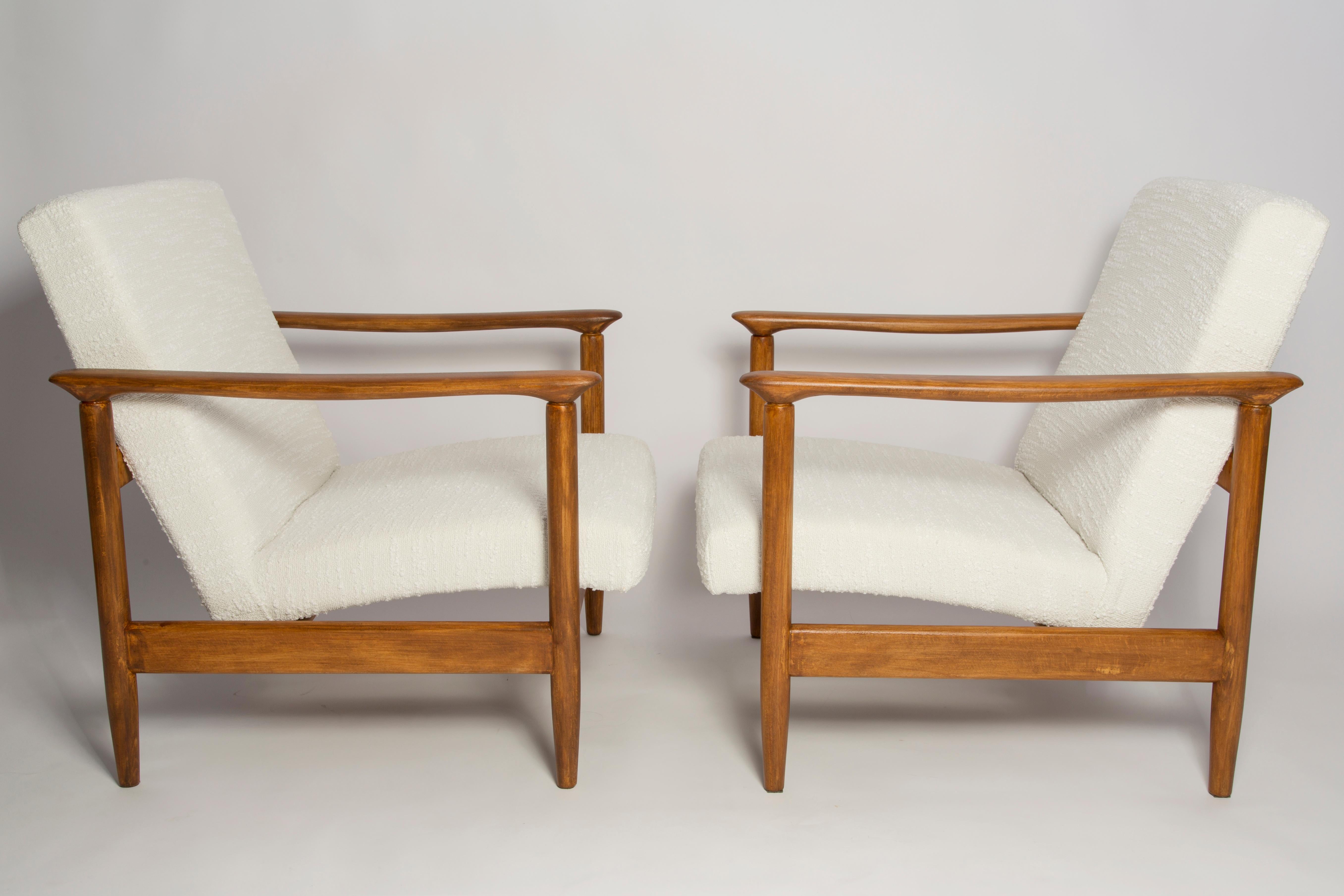 Mid-Century Modern Pair of Mid Century White Boucle Armchairs, GFM 142, Edmund Homa, Europe, 1960s For Sale