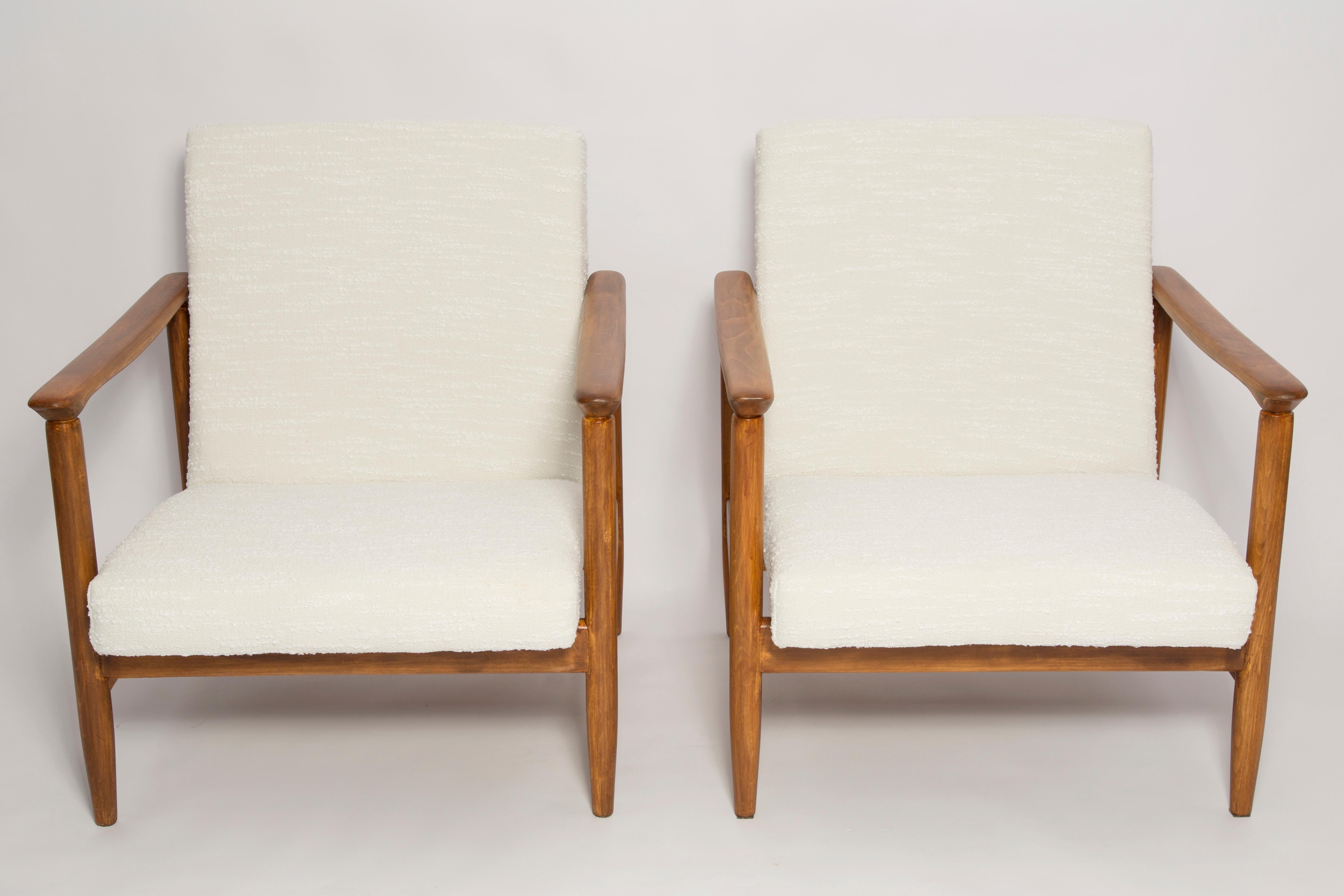 Polish Pair of Mid Century White Boucle Armchairs, GFM 142, Edmund Homa, Europe, 1960s For Sale
