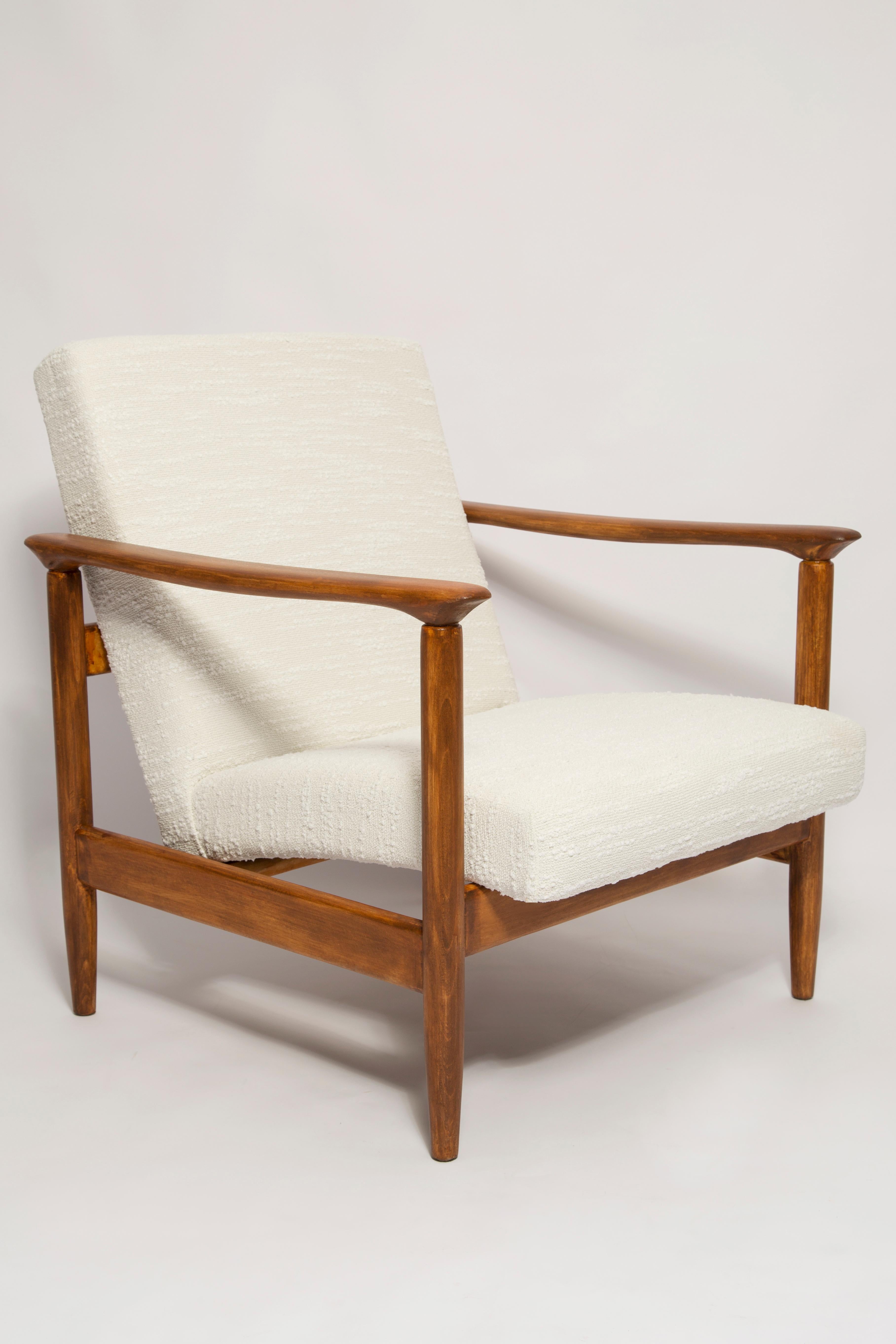 Hand-Crafted Pair of Mid Century White Boucle Armchairs, GFM 142, Edmund Homa, Europe, 1960s For Sale